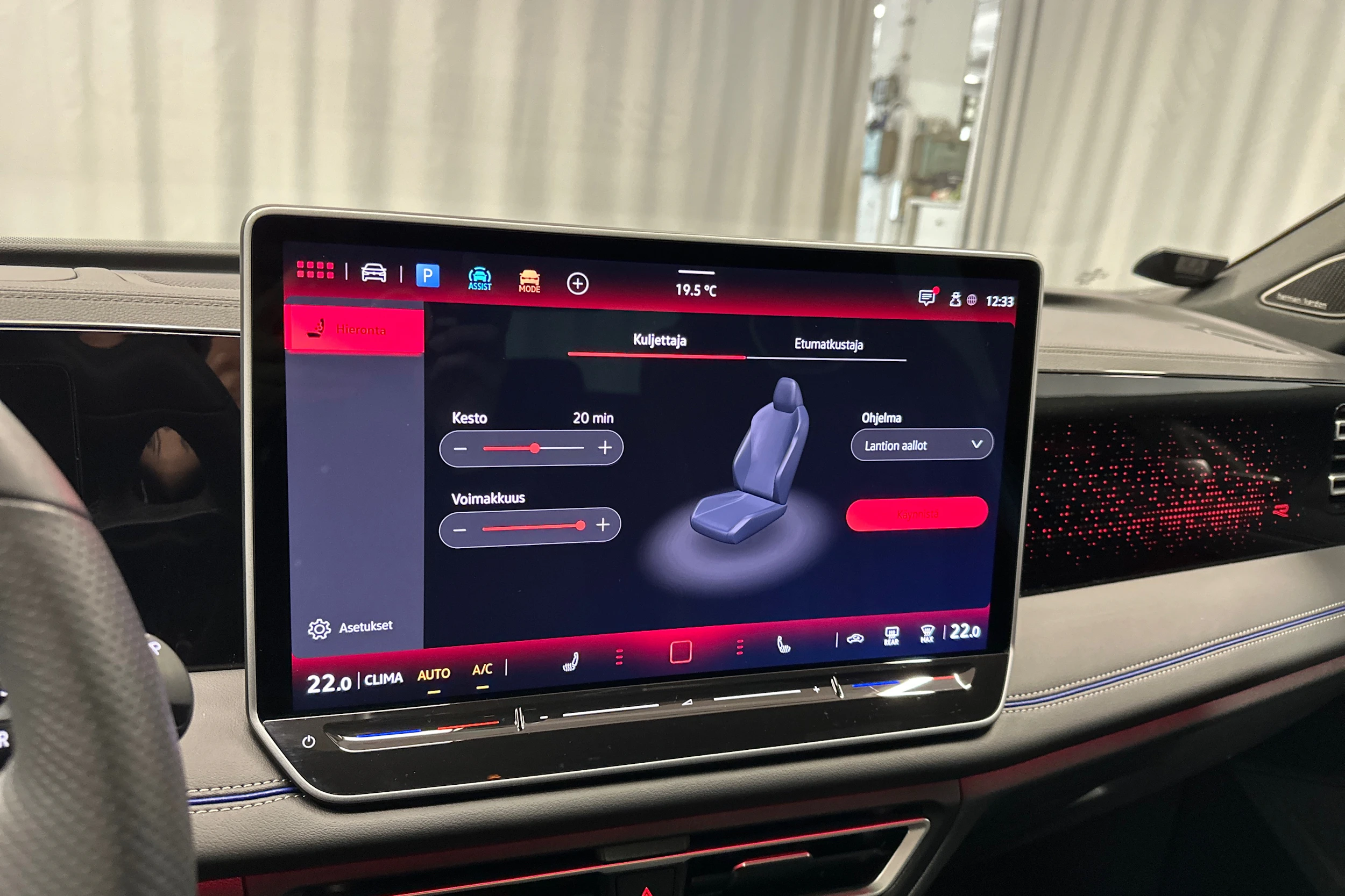 oranssi Volkswagen Tiguan 2025 kuva 26.