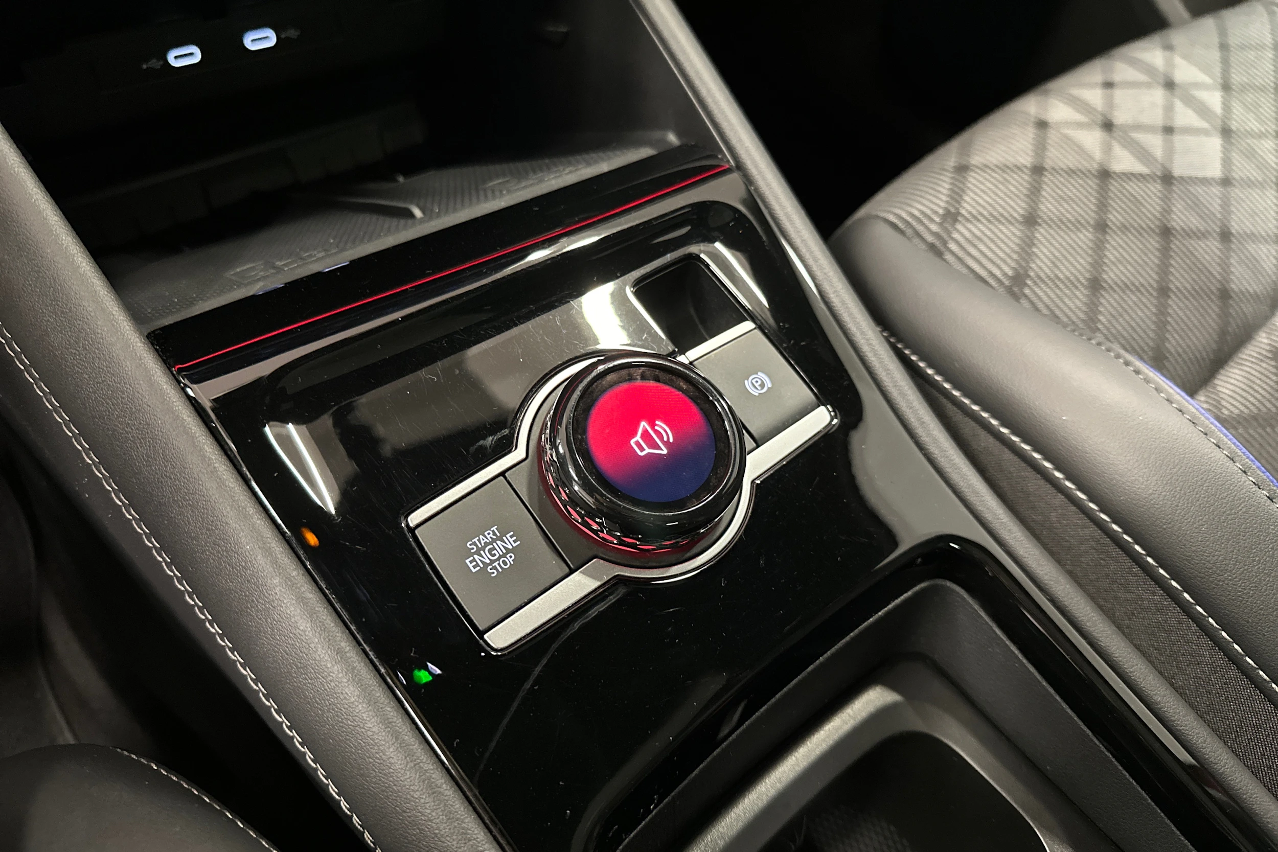 oranssi Volkswagen Tiguan 2025 kuva 31.