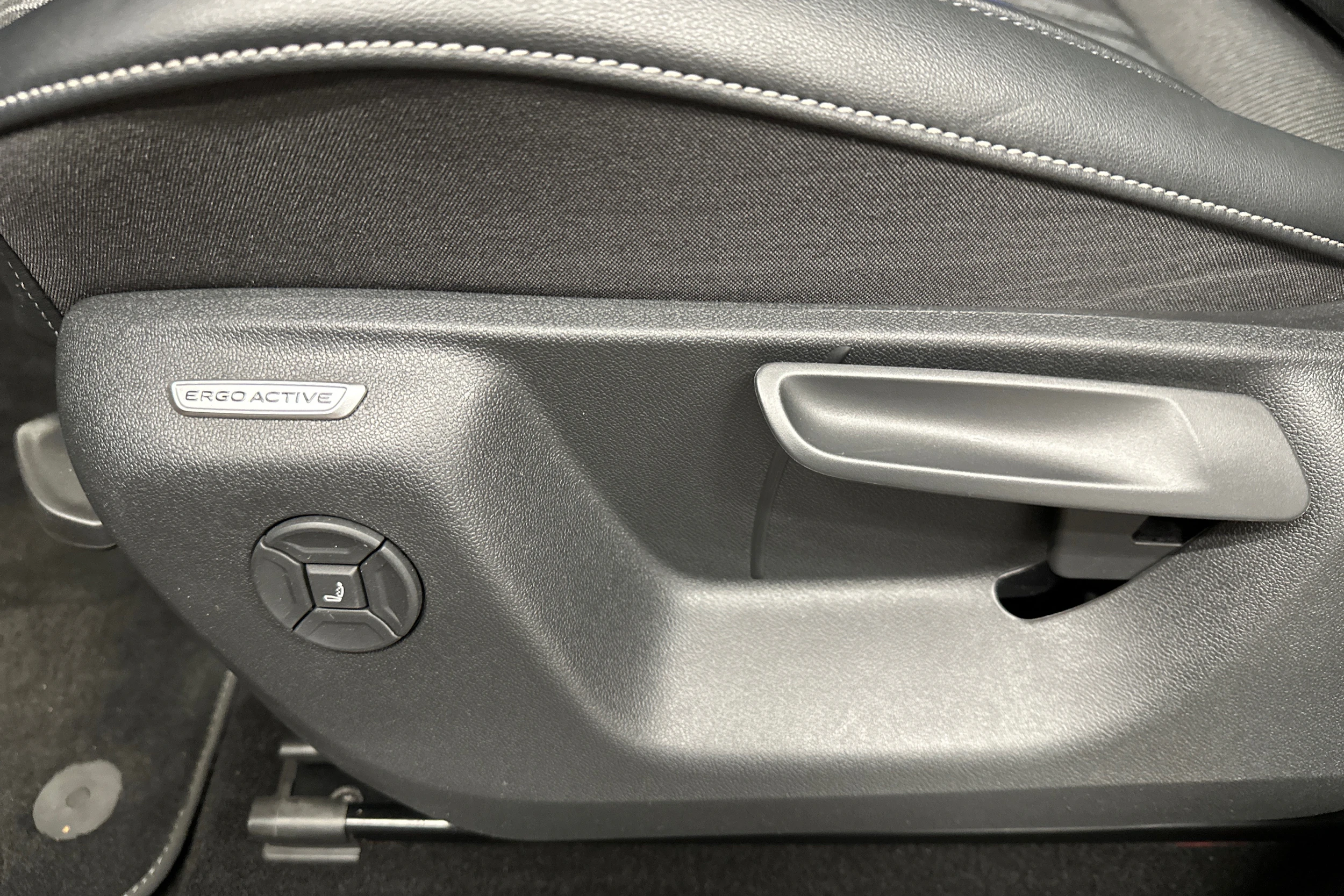 oranssi Volkswagen Tiguan 2025 kuva 33.