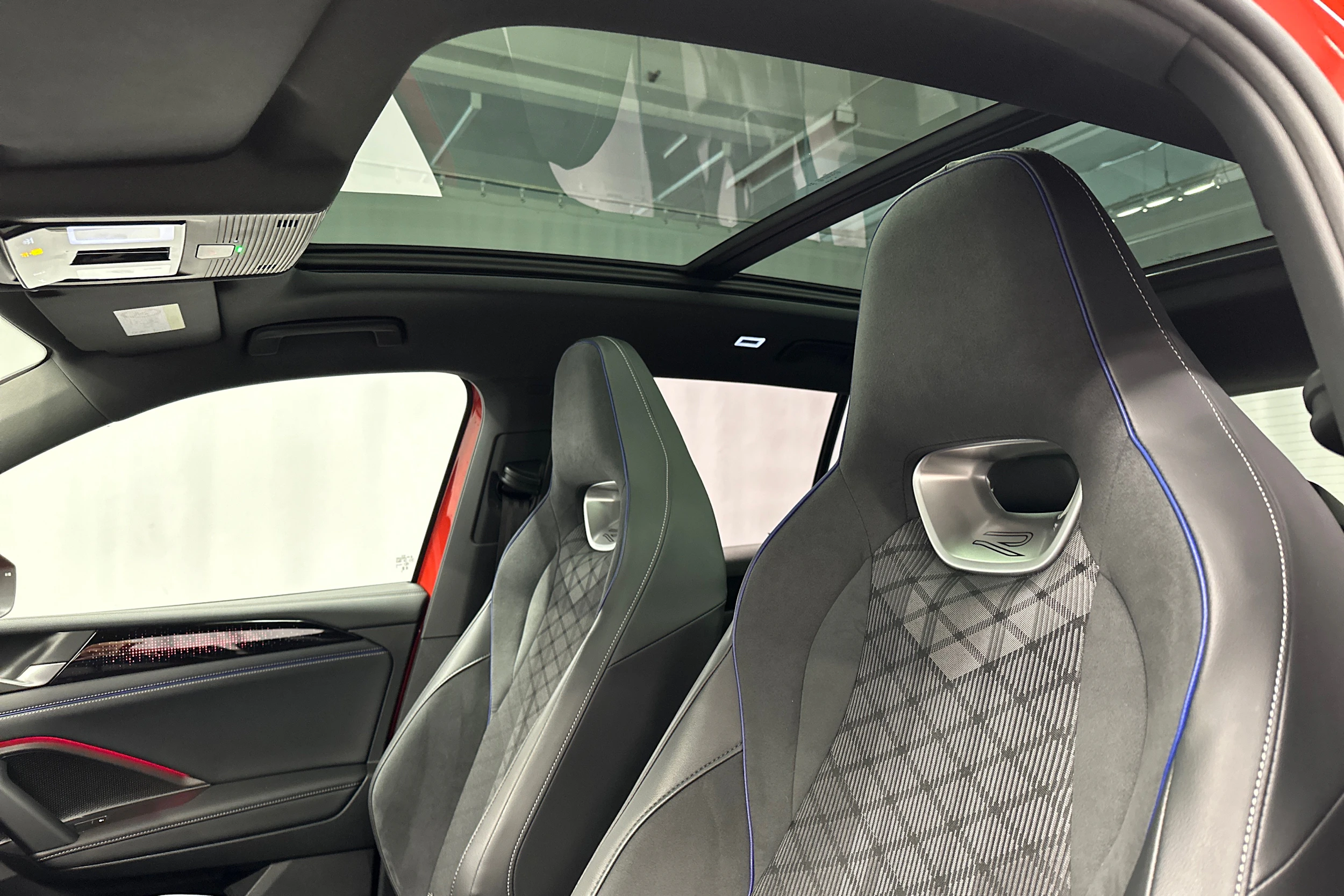 oranssi Volkswagen Tiguan 2025 kuva 34.