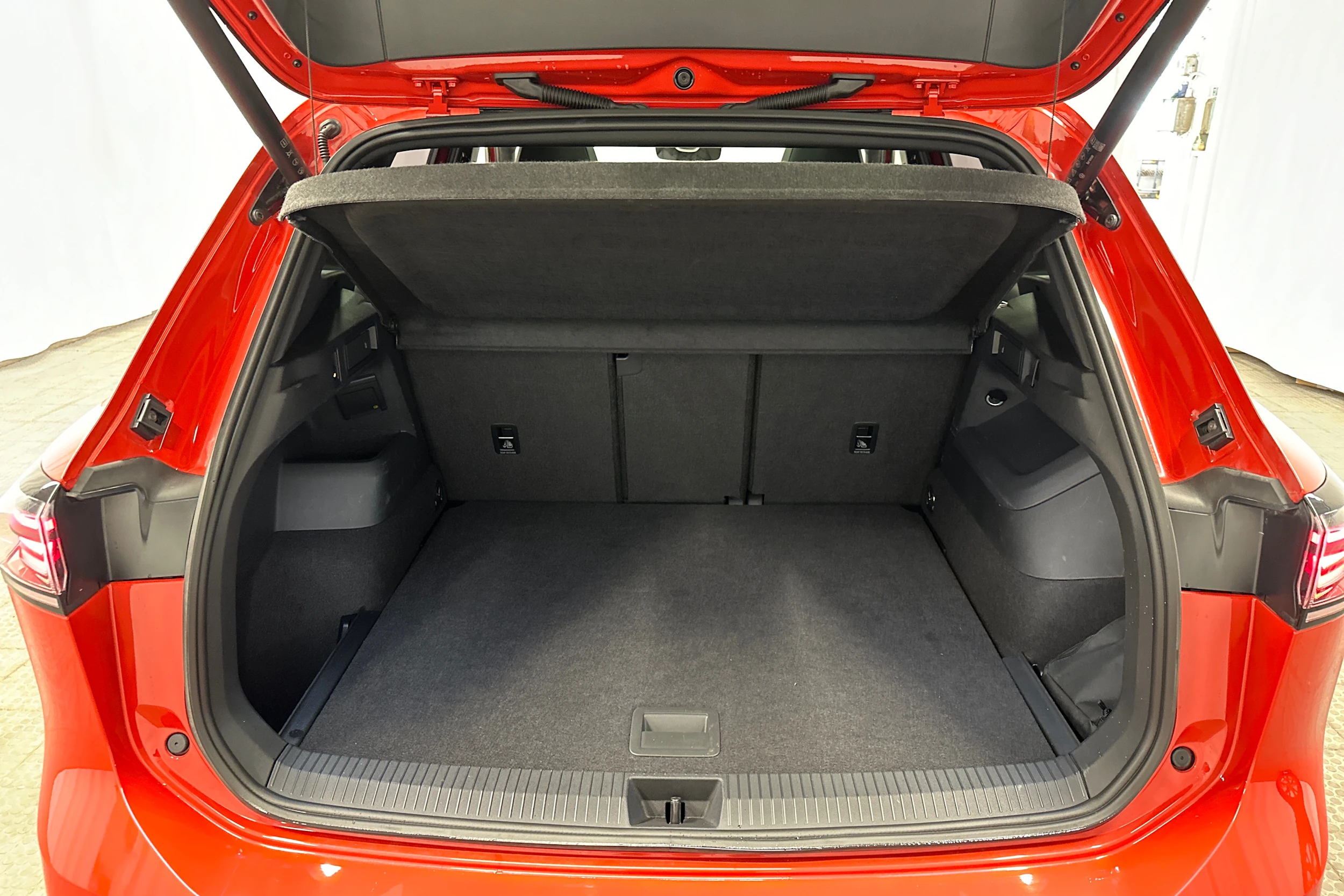 oranssi Volkswagen Tiguan 2025 kuva 37.