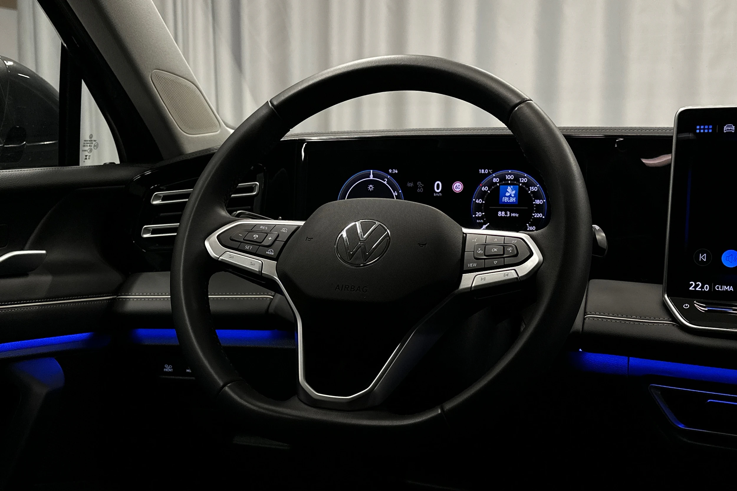harmaa Volkswagen Tiguan 2025 kuva 16.