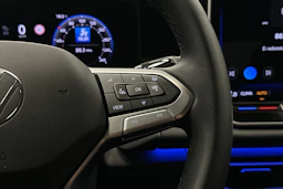 harmaa Volkswagen Tiguan 2025 kuva 18.