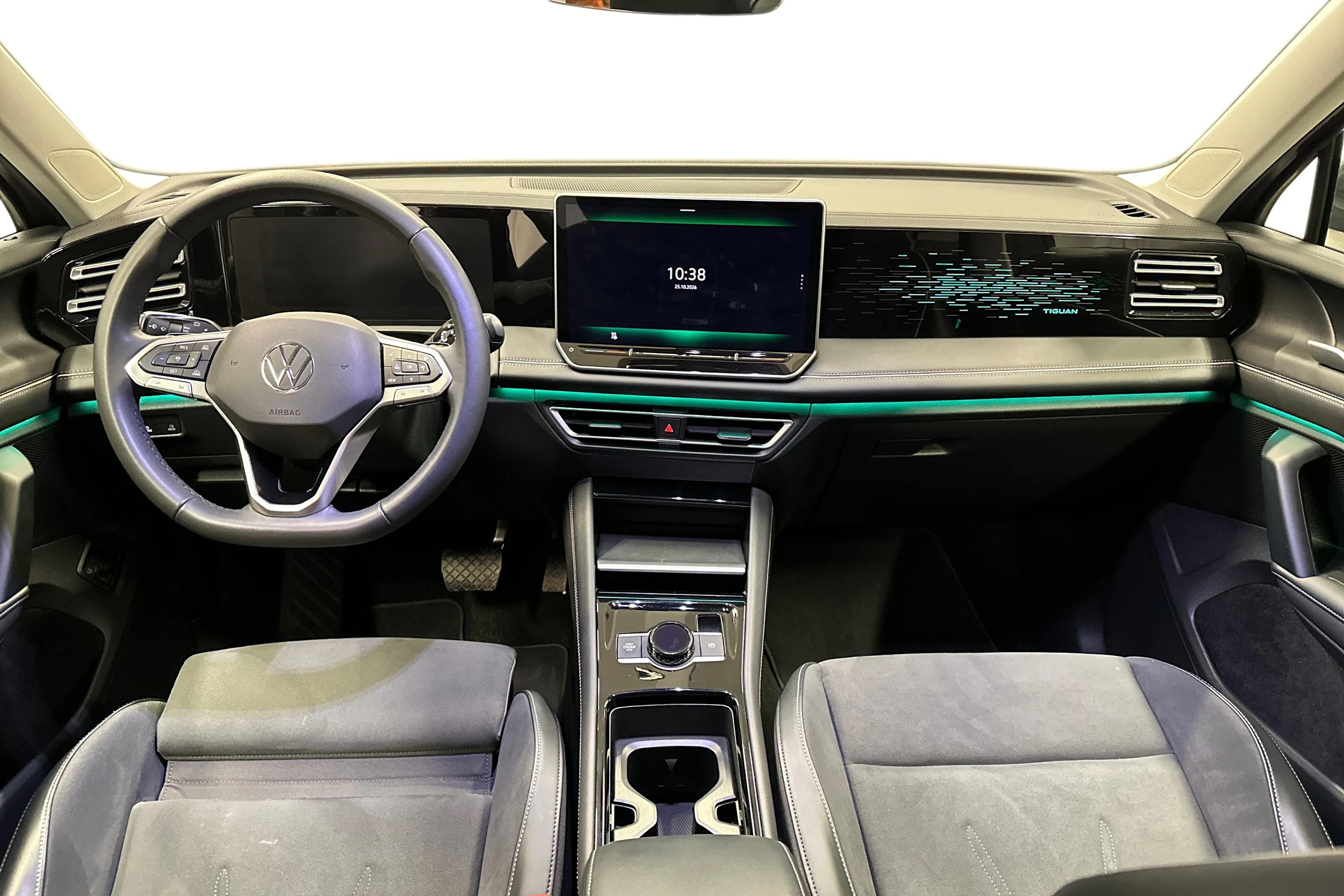 oranssi Volkswagen Tiguan 2025 kuva 9.
