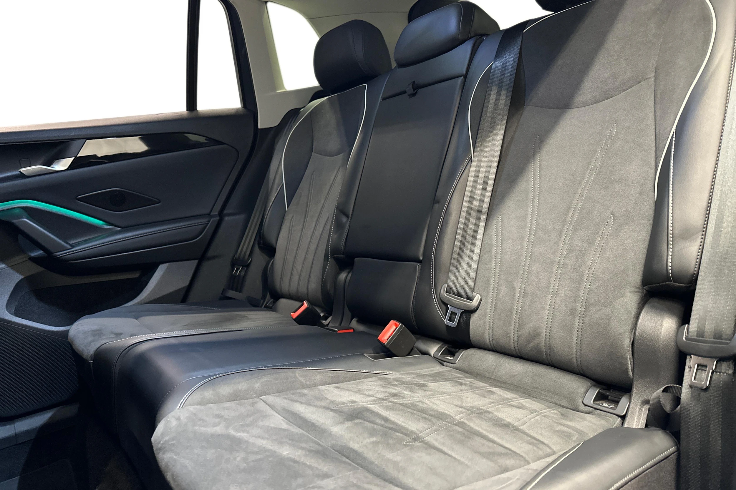 oranssi Volkswagen Tiguan 2025 kuva 11.