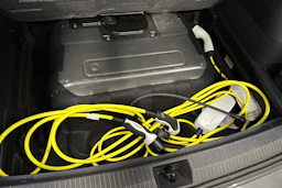 oranssi Volkswagen Tiguan 2025 kuva 18.