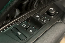oranssi Volkswagen Tiguan 2025 kuva 22.