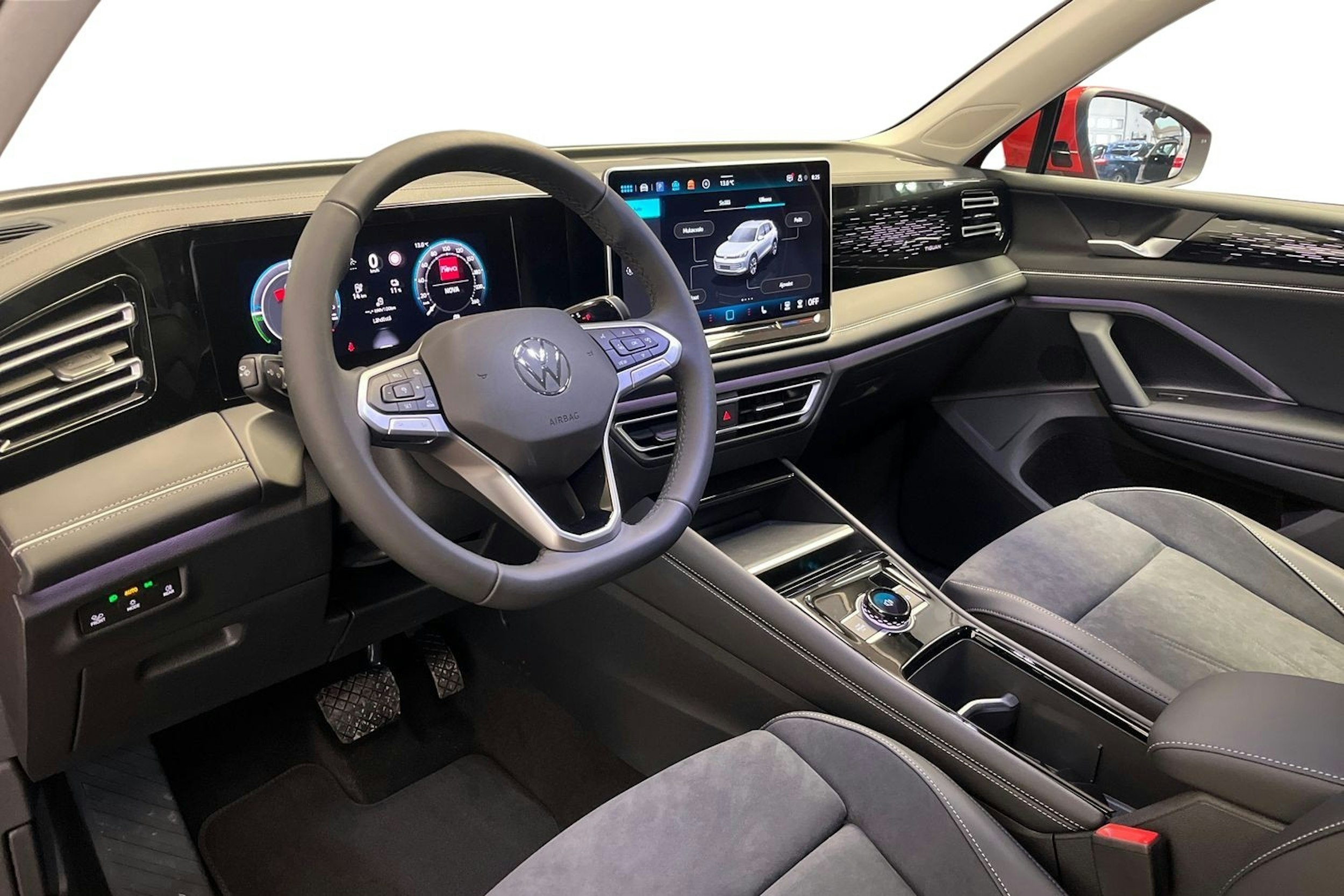 oranssi Volkswagen Tiguan 2025 kuva 6.