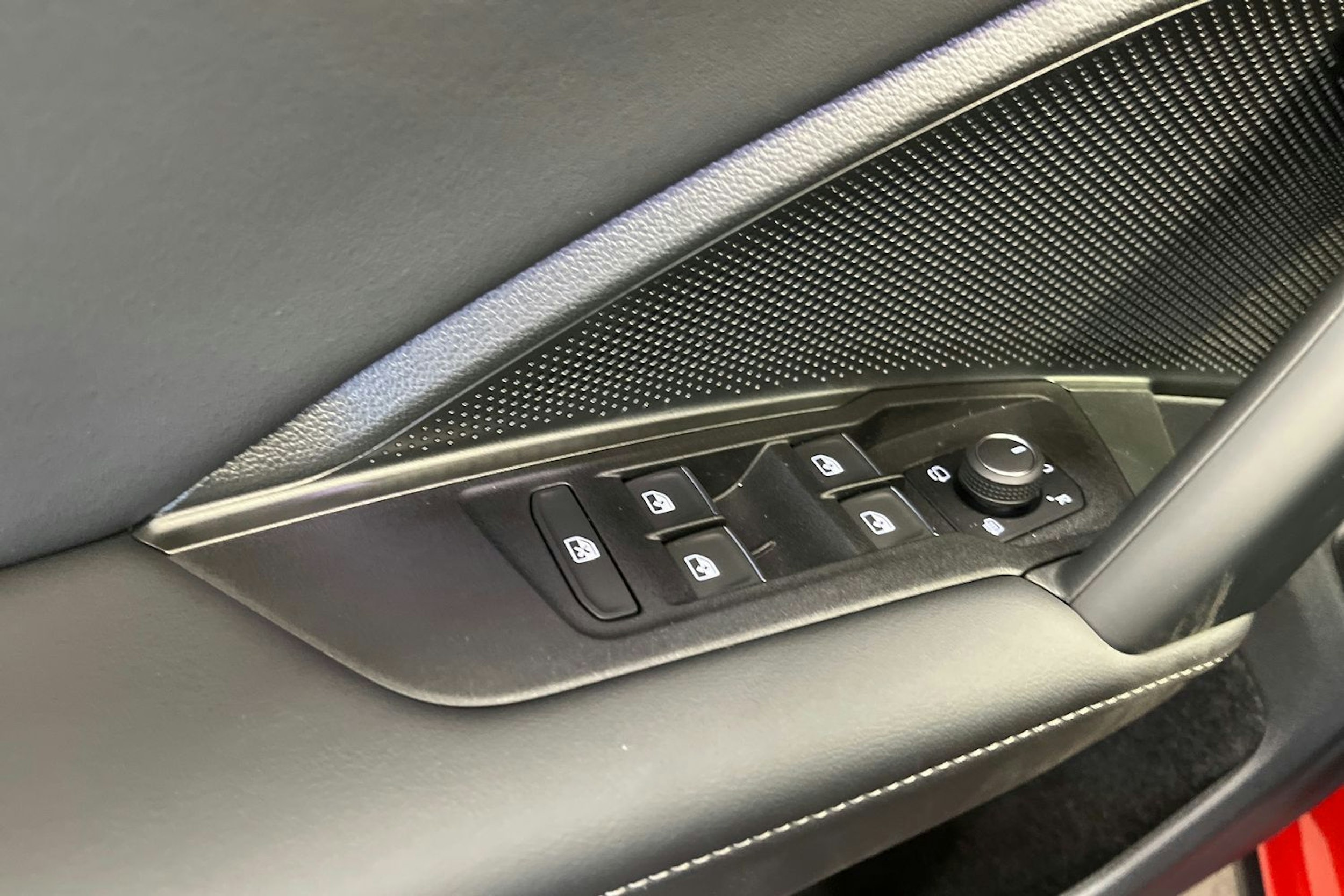 oranssi Volkswagen Tiguan 2025 kuva 13.