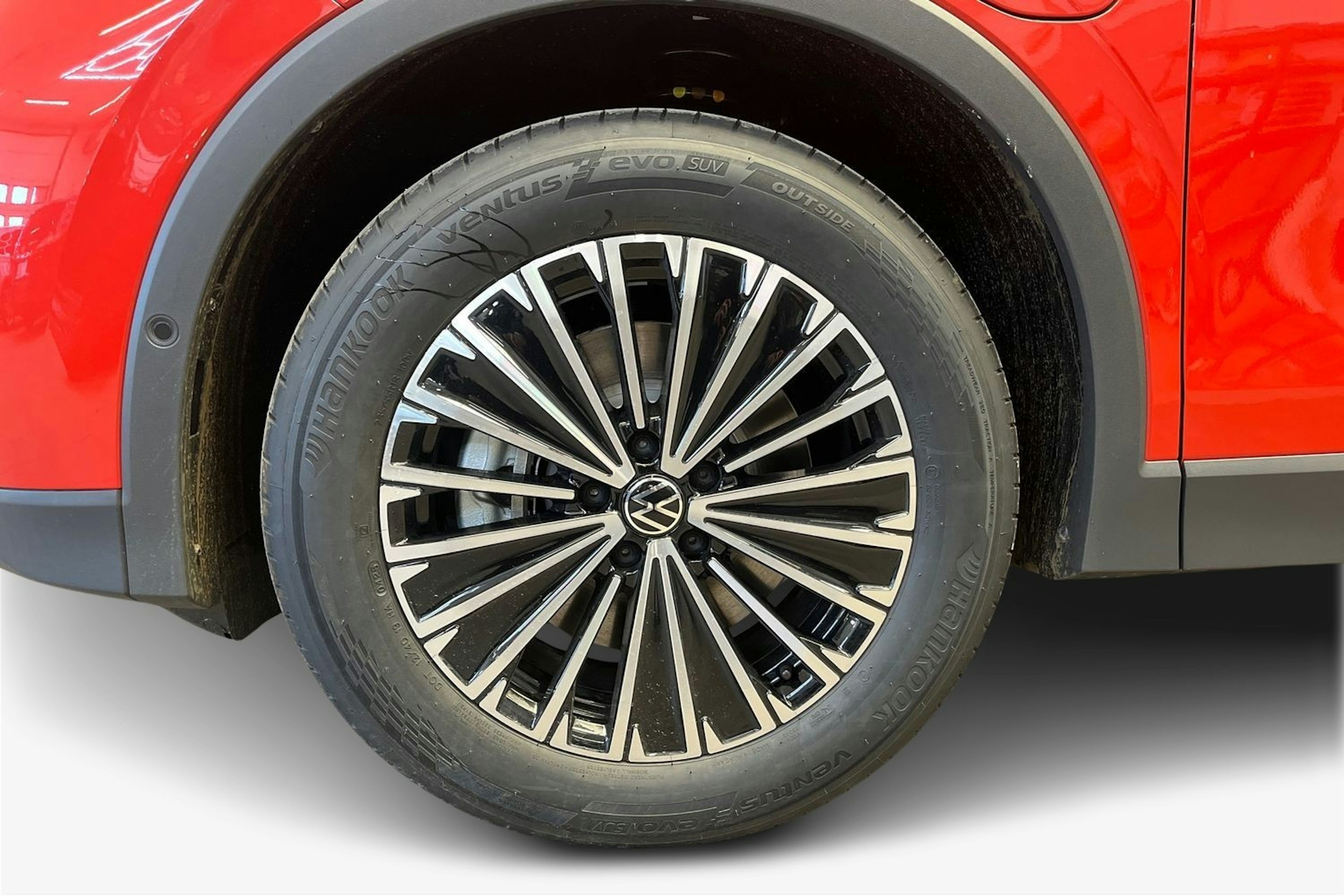 oranssi Volkswagen Tiguan 2025 kuva 15.