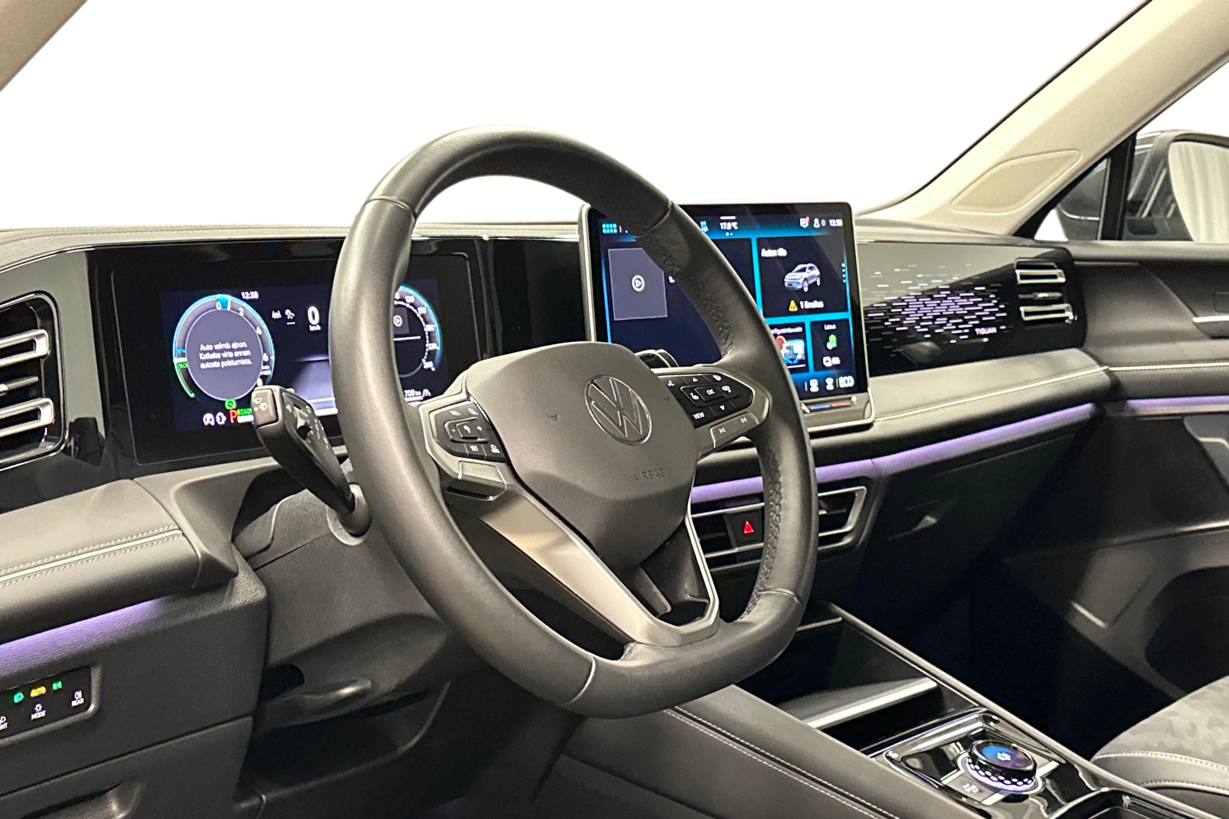 harmaa Volkswagen Tiguan 2025 kuva 6.