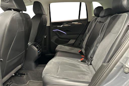 harmaa Volkswagen Tiguan 2025 kuva 8.