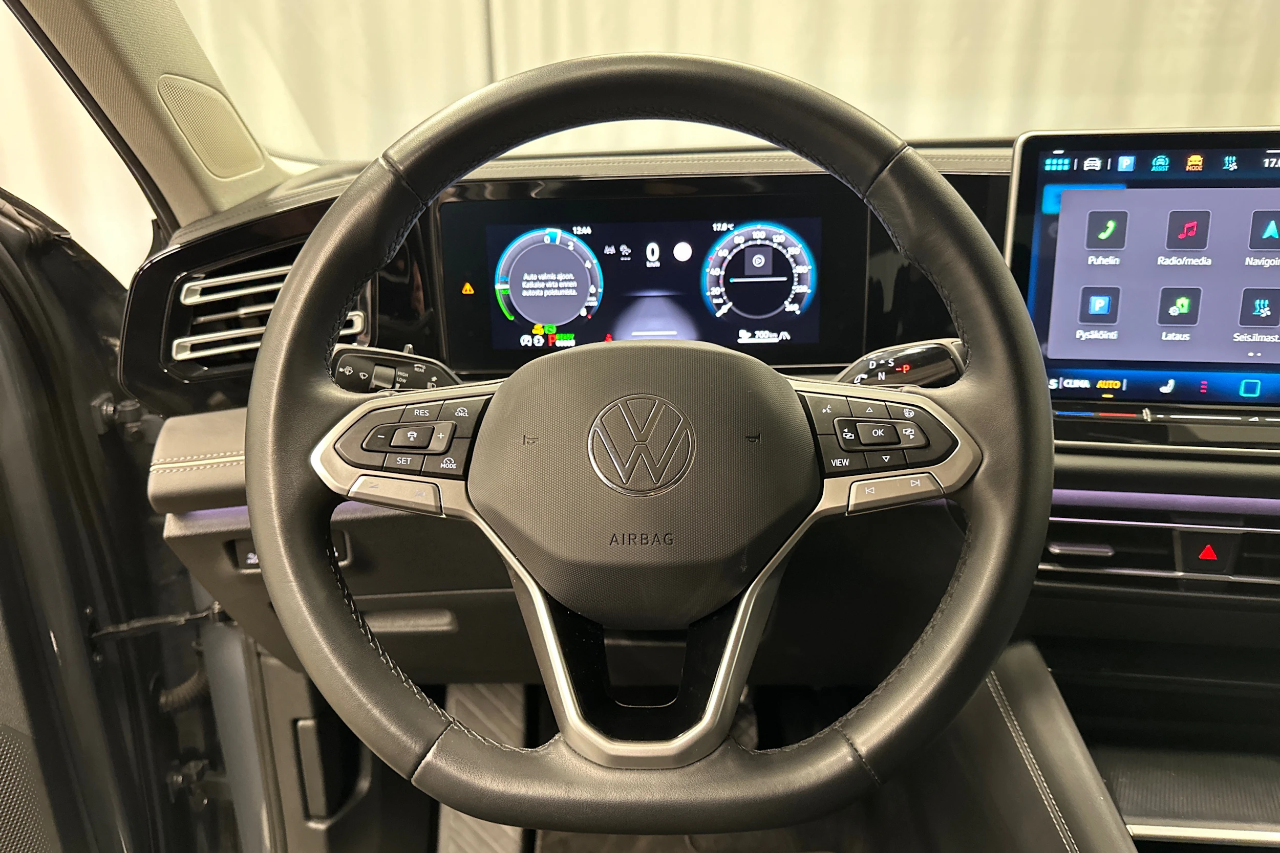 harmaa Volkswagen Tiguan 2025 kuva 11.