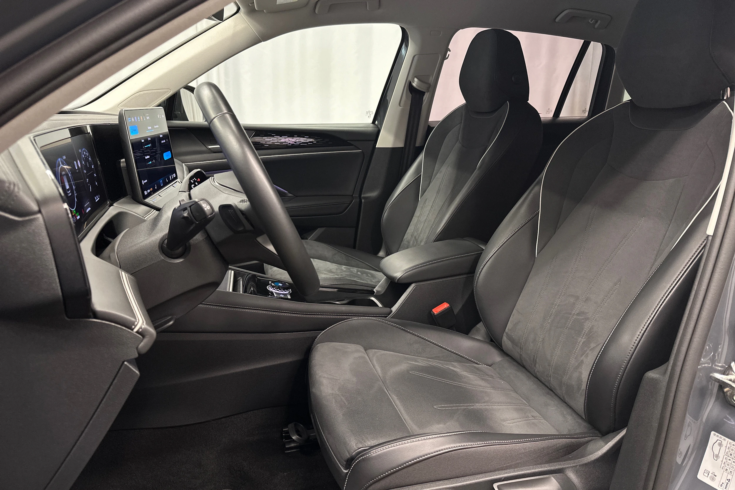 harmaa Volkswagen Tiguan 2025 kuva 20.