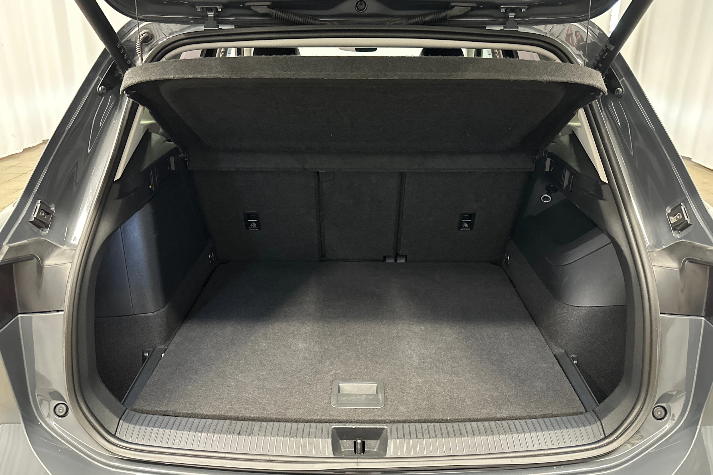 harmaa Volkswagen Tiguan 2025 kuva 22.