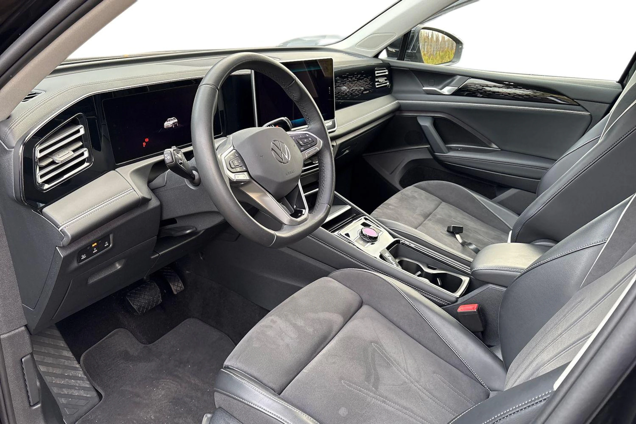 musta Volkswagen Tiguan 2025 kuva 3.
