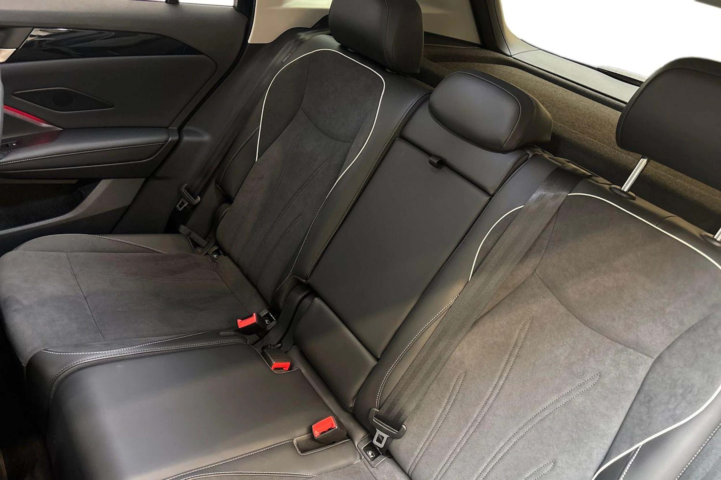 musta Volkswagen Tiguan 2025 kuva 8.
