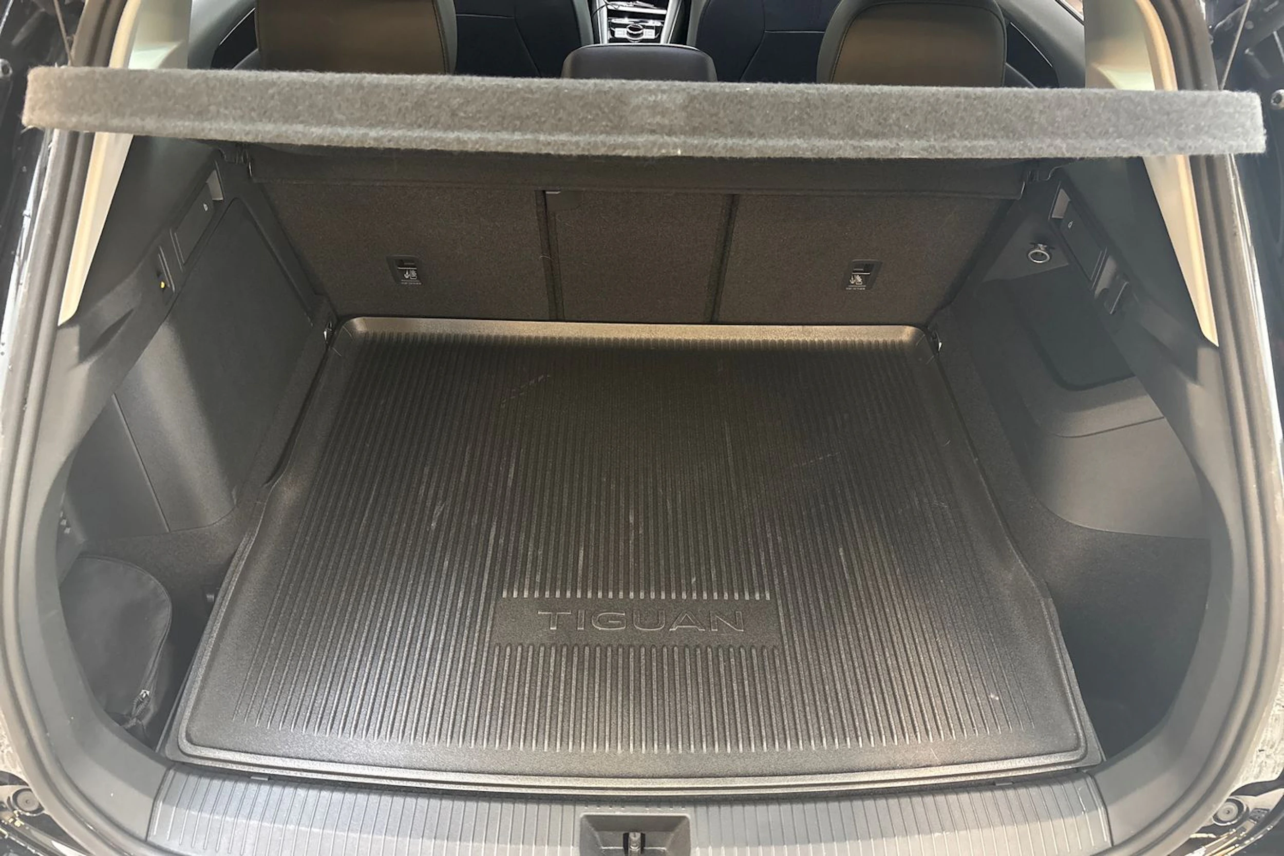 musta Volkswagen Tiguan 2025 kuva 11.