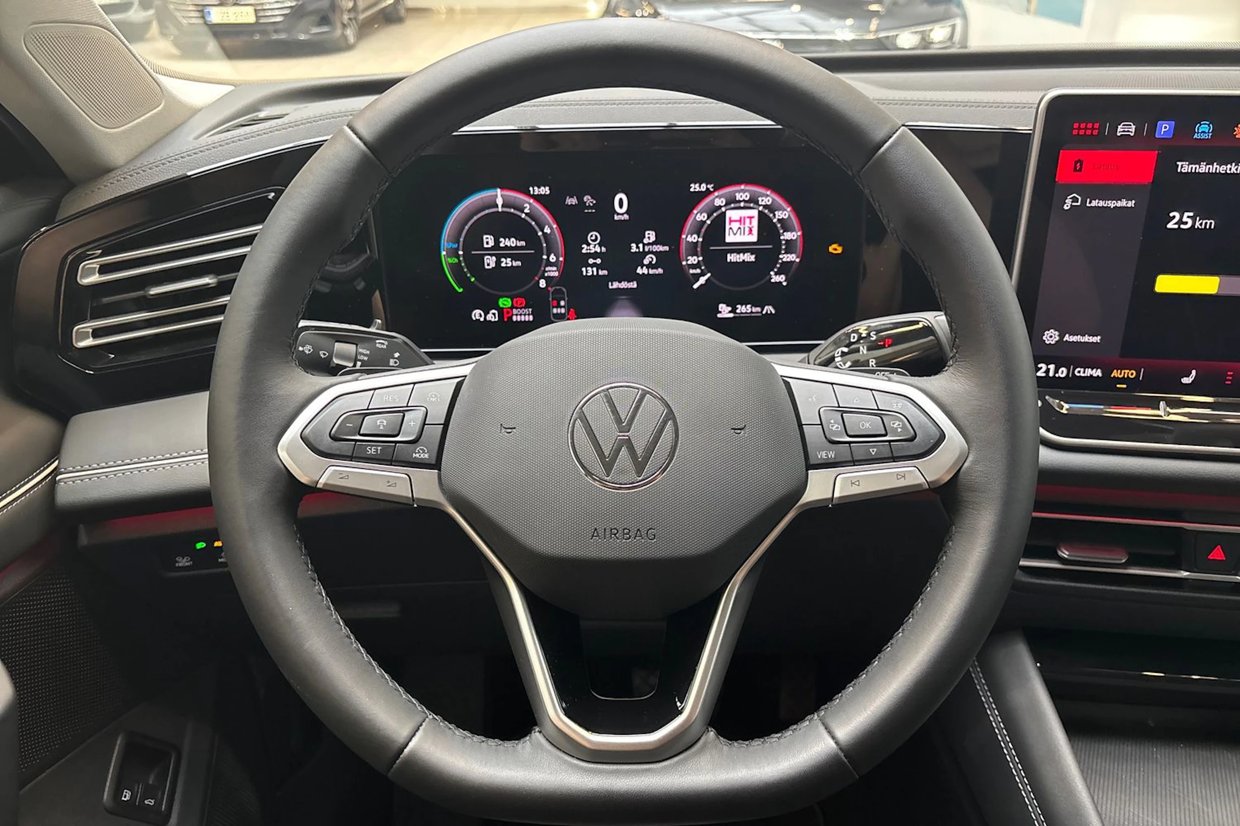 musta Volkswagen Tiguan 2025 kuva 14.