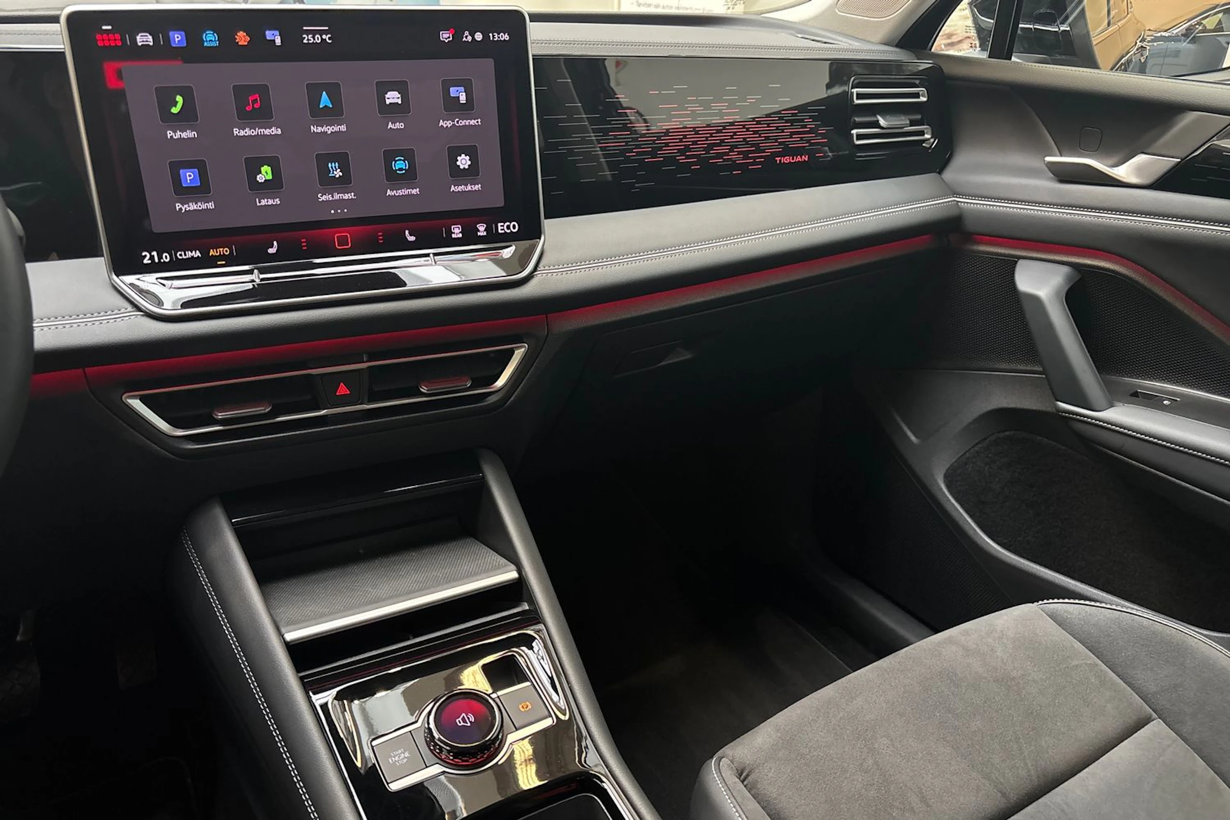 musta Volkswagen Tiguan 2025 kuva 15.