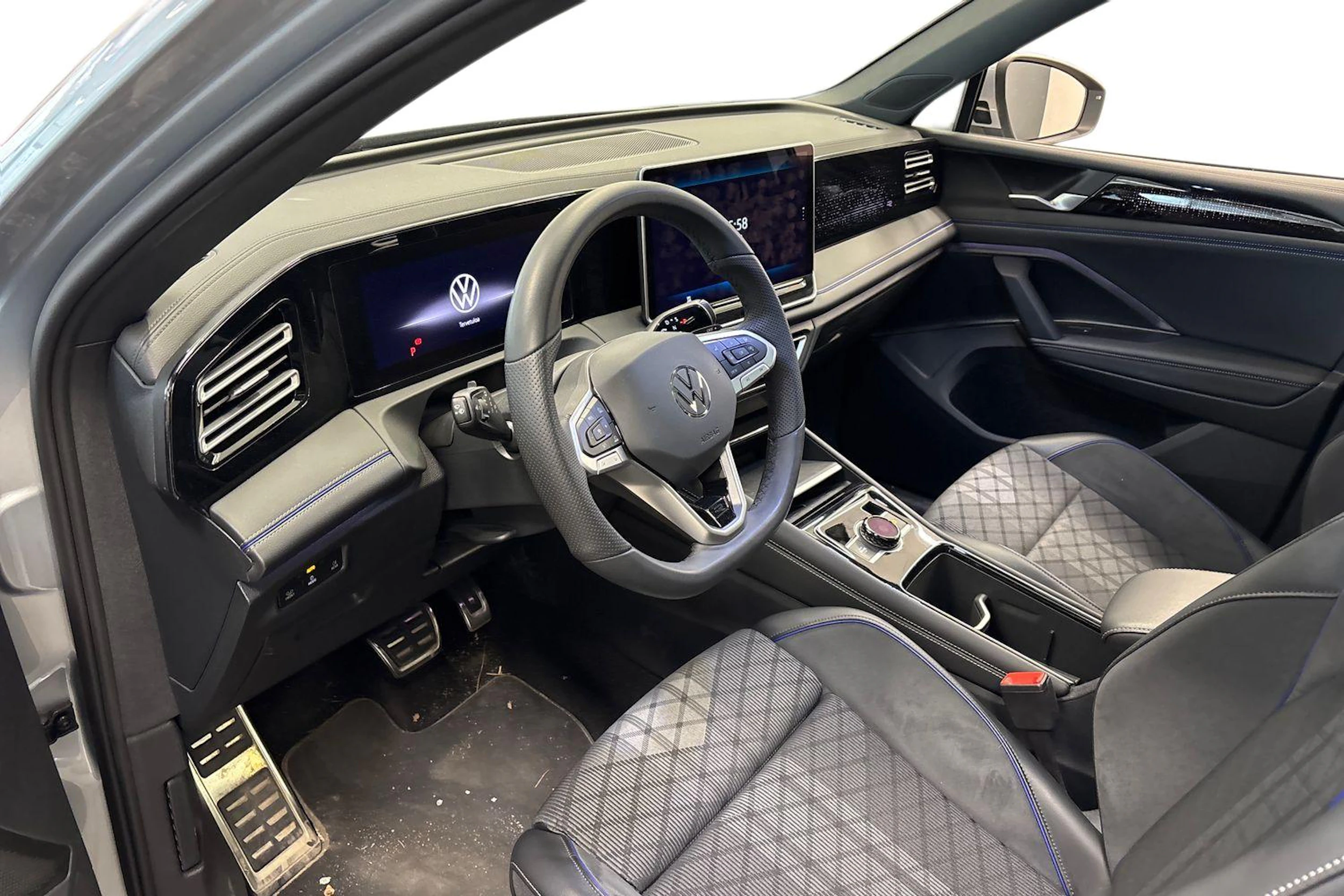 harmaa Volkswagen Tiguan 2025 kuva 3.