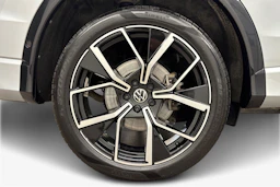 harmaa Volkswagen Tiguan 2025 kuva 12.
