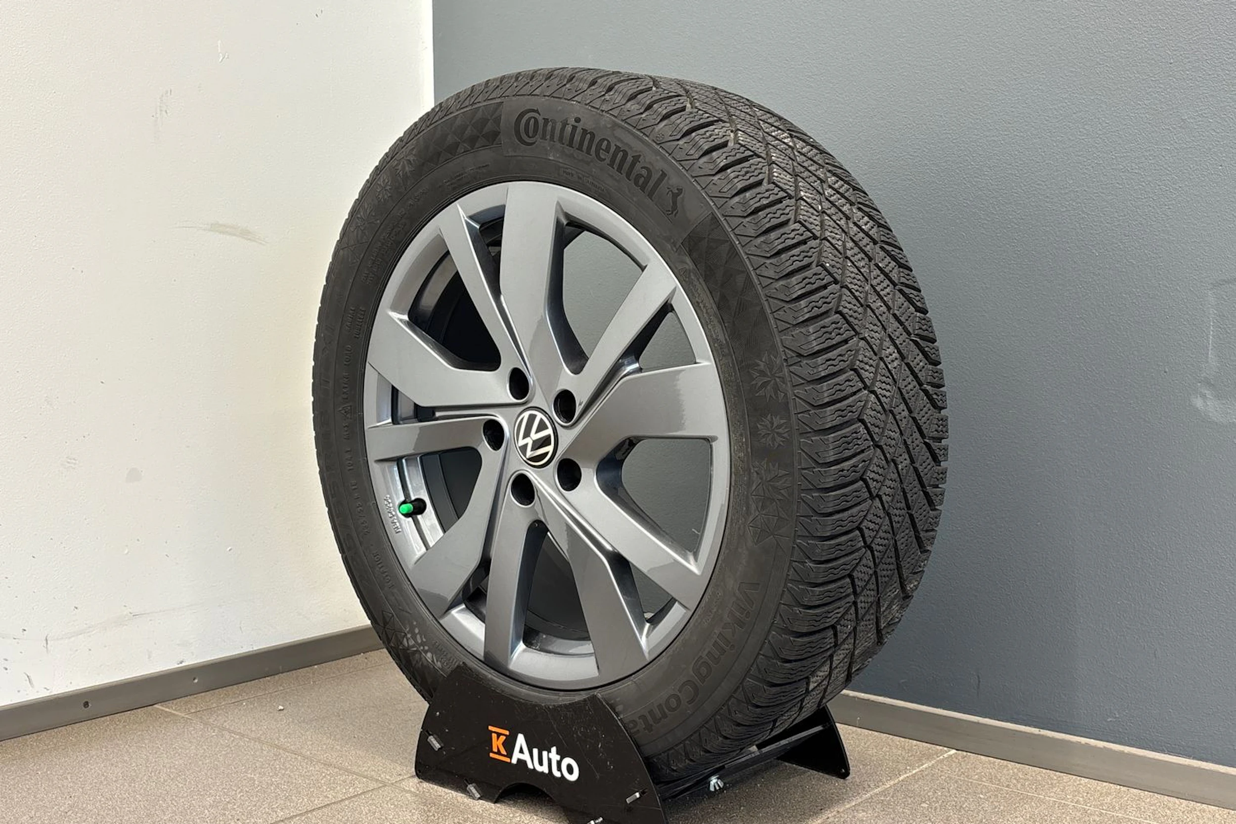 harmaa Volkswagen Tiguan 2025 kuva 13.