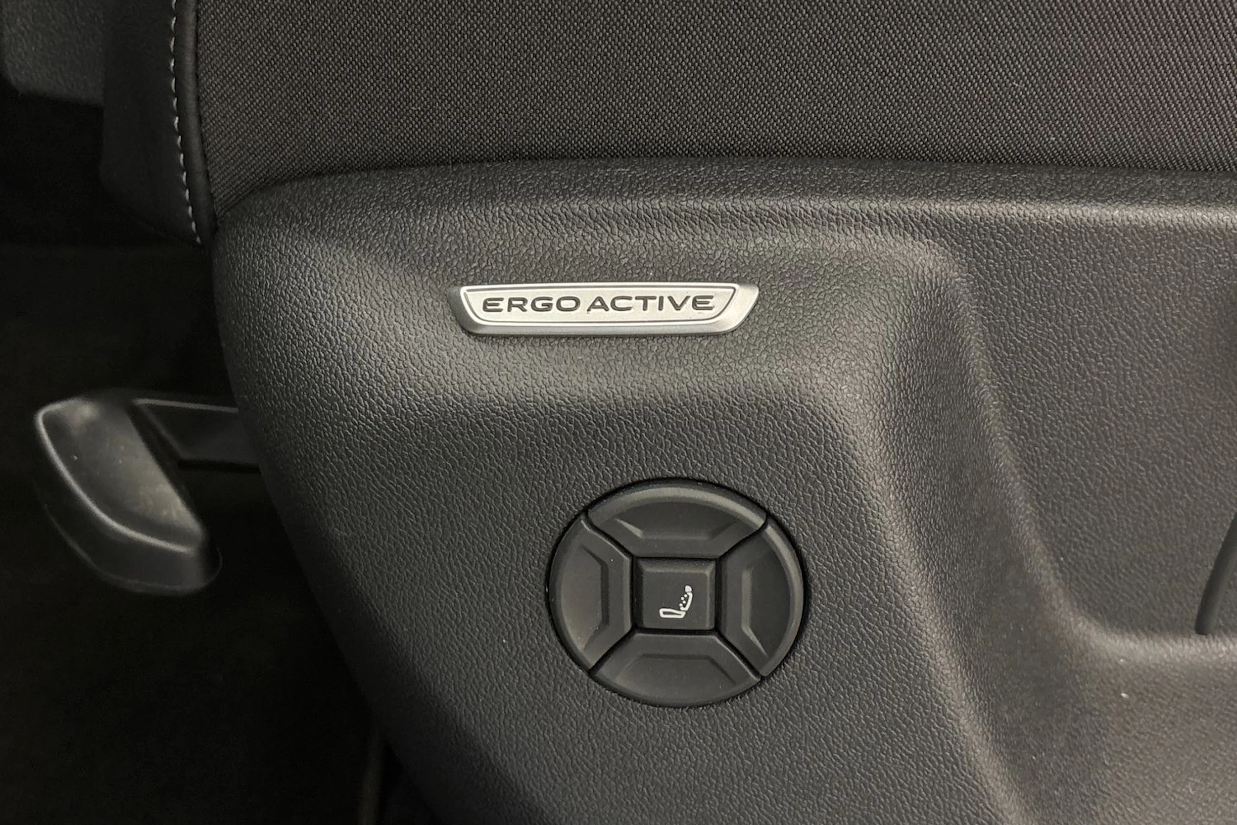 harmaa Volkswagen Tiguan 2025 kuva 16.