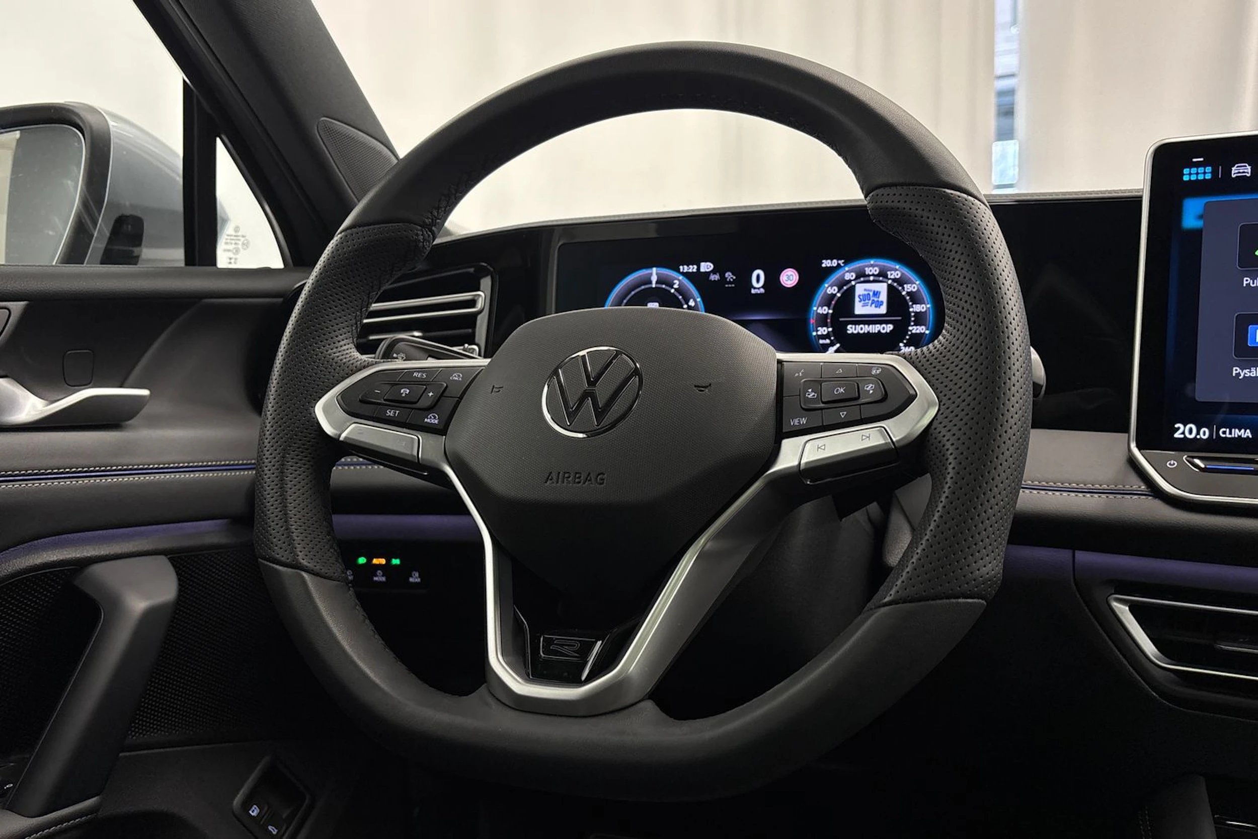 harmaa Volkswagen Tiguan 2025 kuva 18.