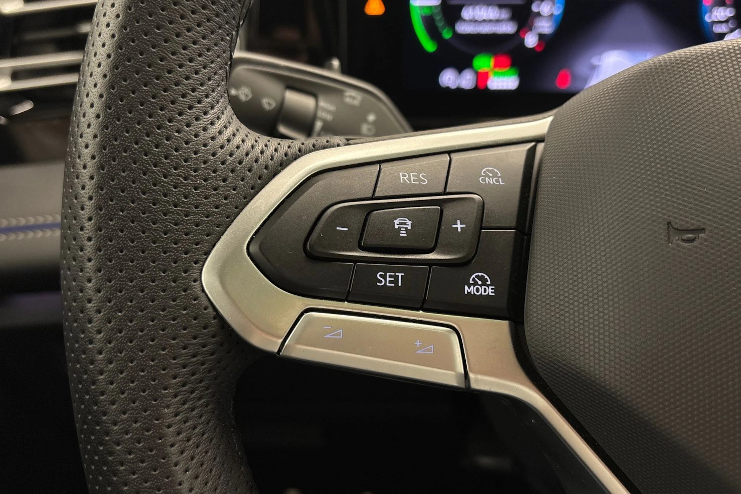 harmaa Volkswagen Tiguan 2025 kuva 19.