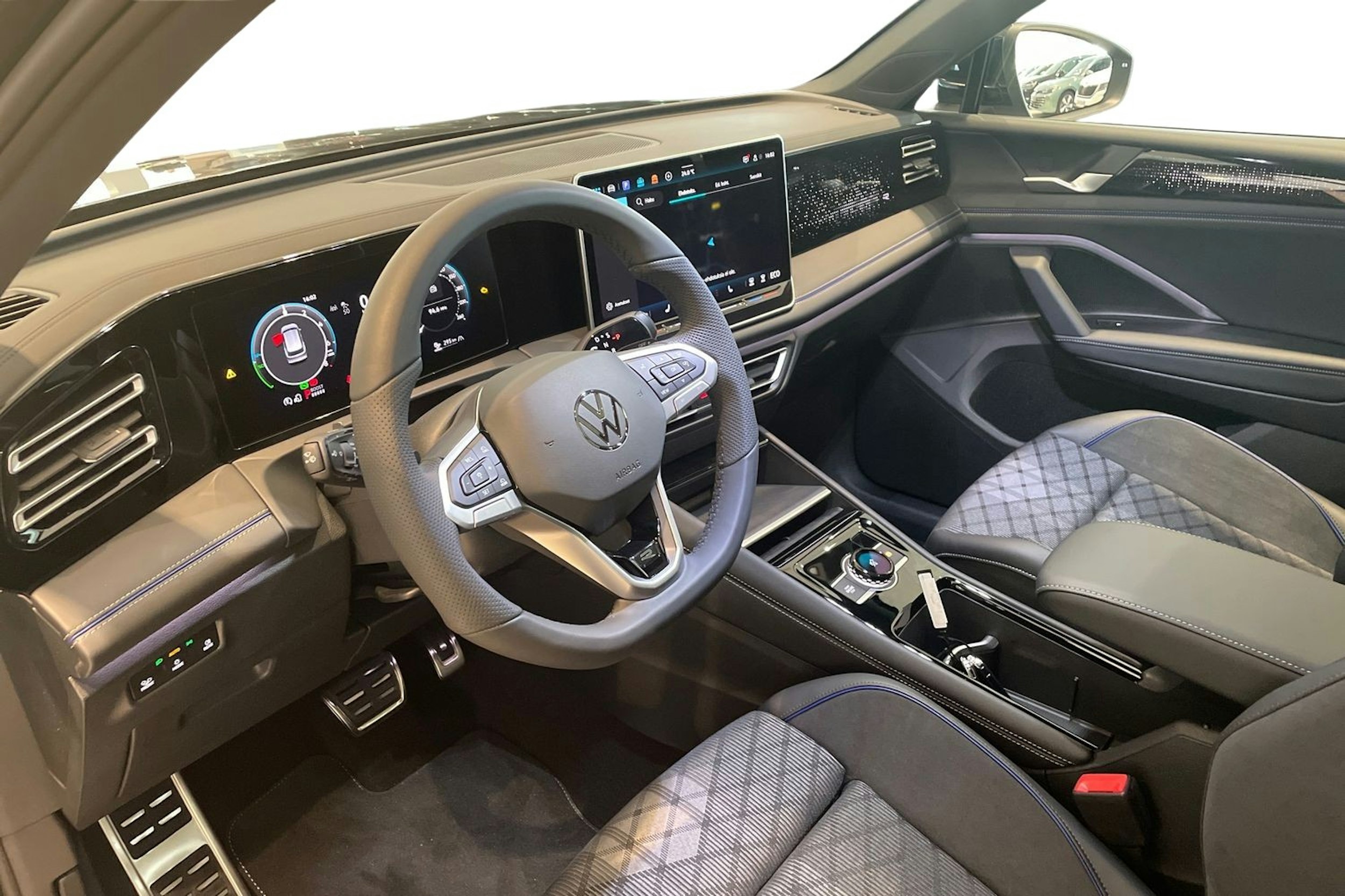 musta Volkswagen Tiguan 2025 kuva 6.