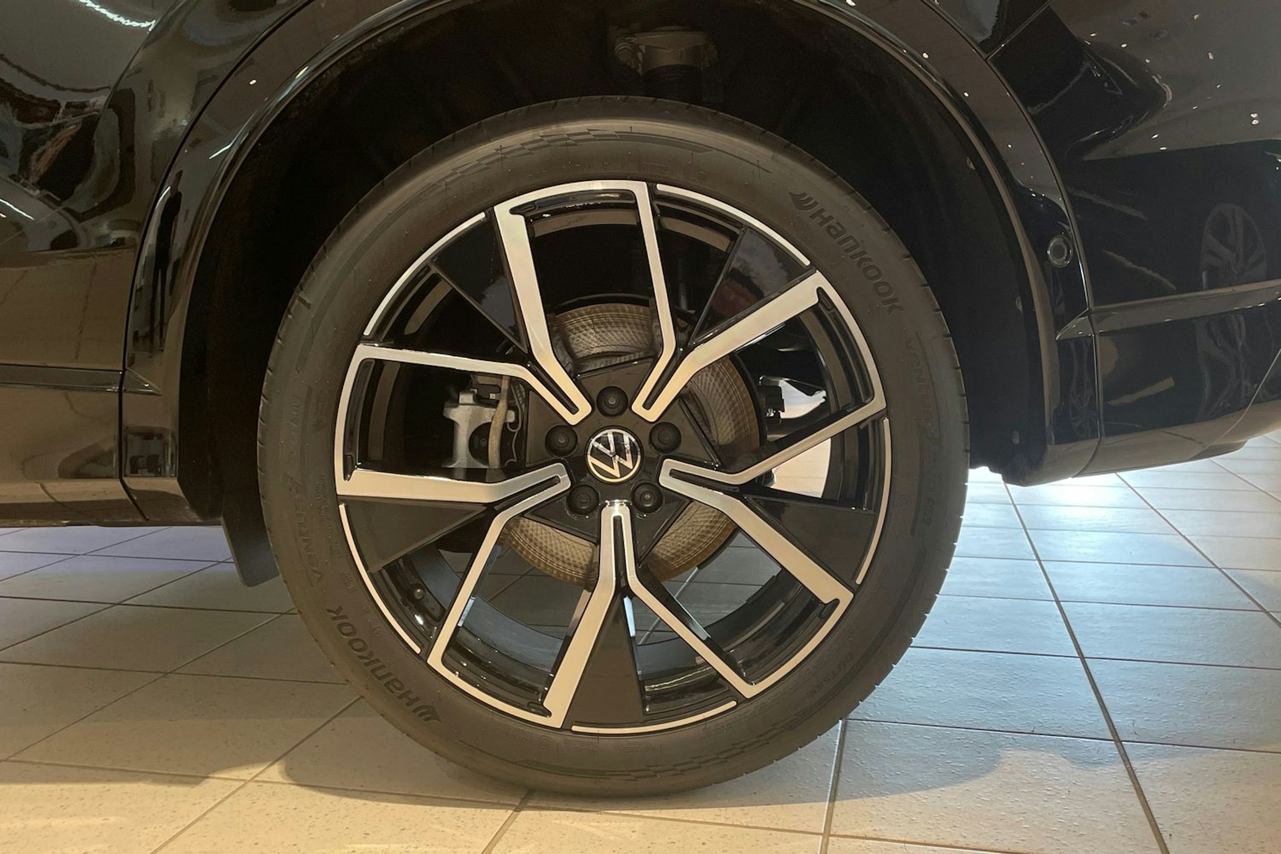 musta Volkswagen Tiguan 2025 kuva 10.