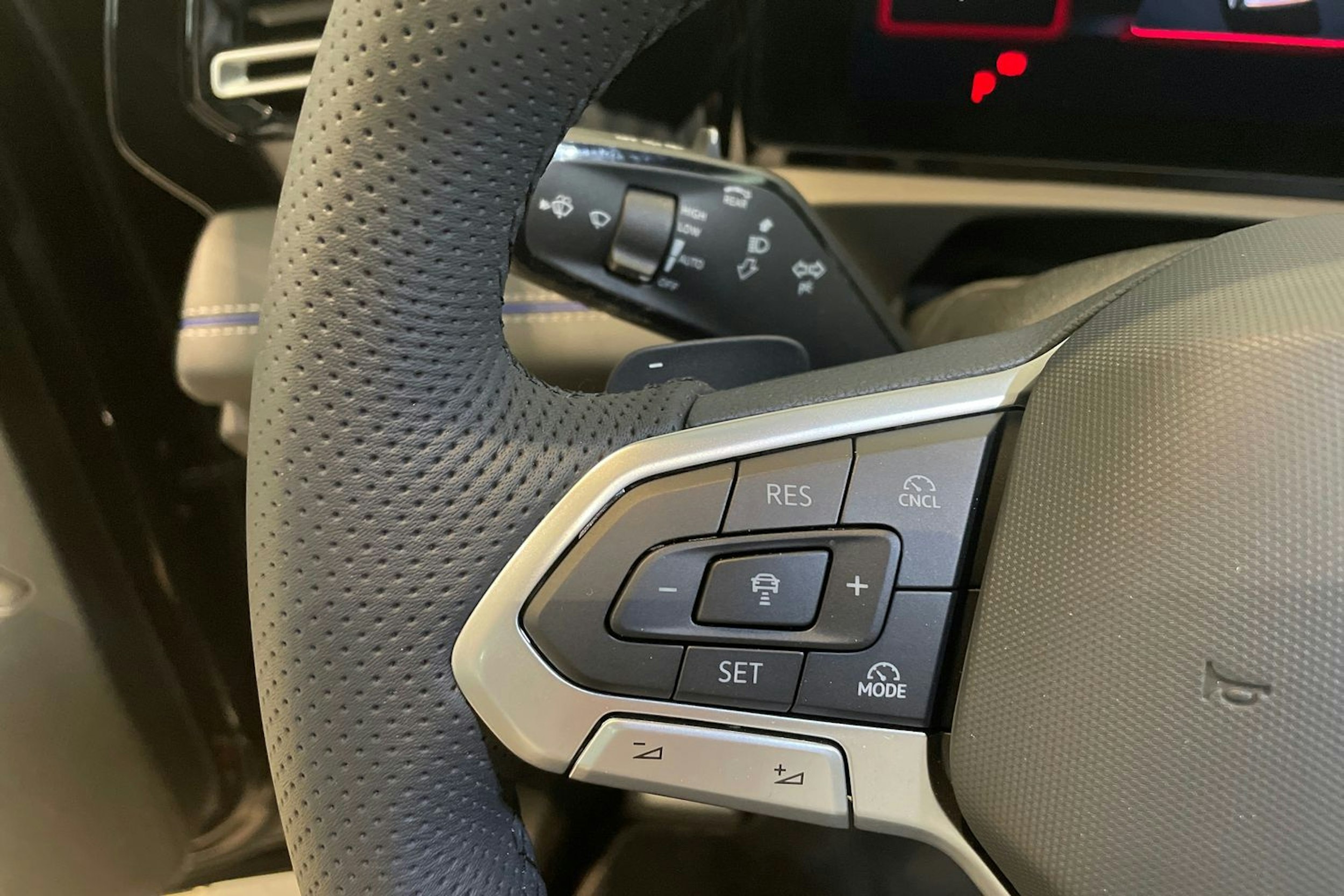 musta Volkswagen Tiguan 2025 kuva 25.