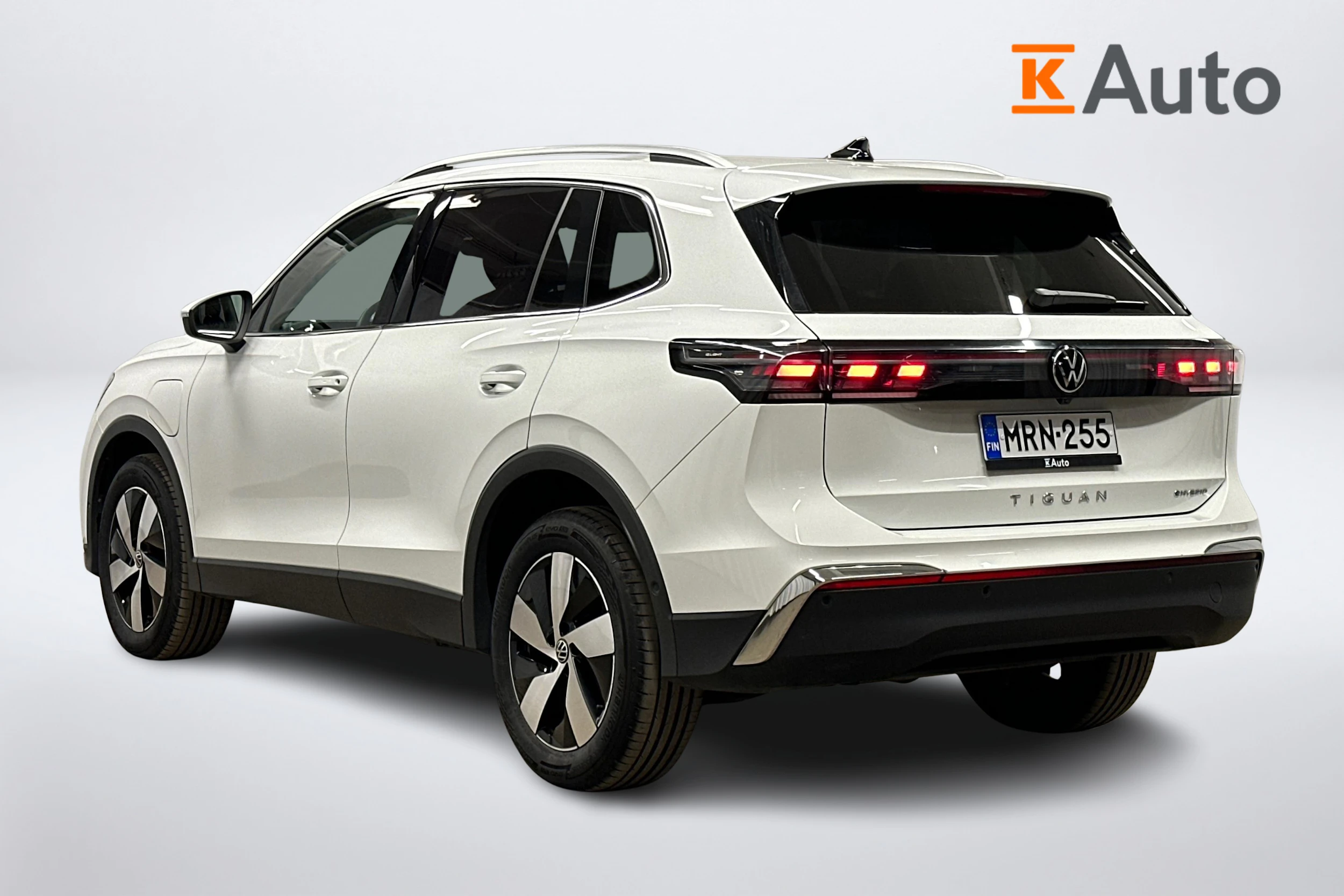 valkoinen Volkswagen Tiguan 2025 kuva 3.