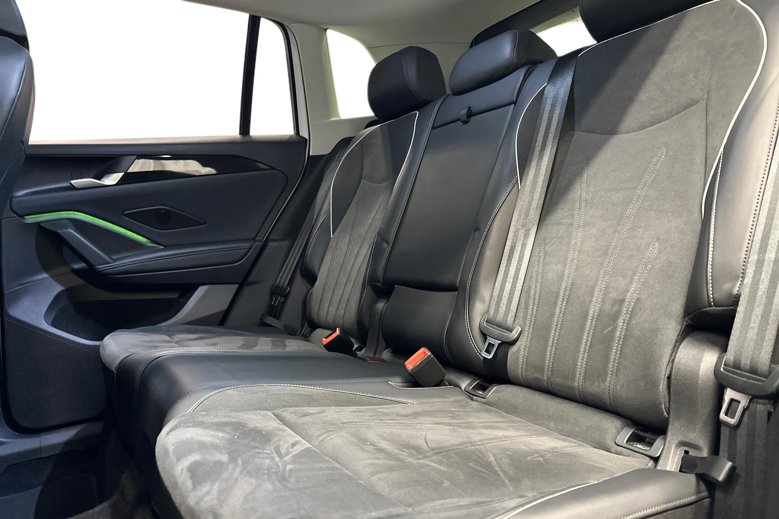 valkoinen Volkswagen Tiguan 2025 kuva 11.