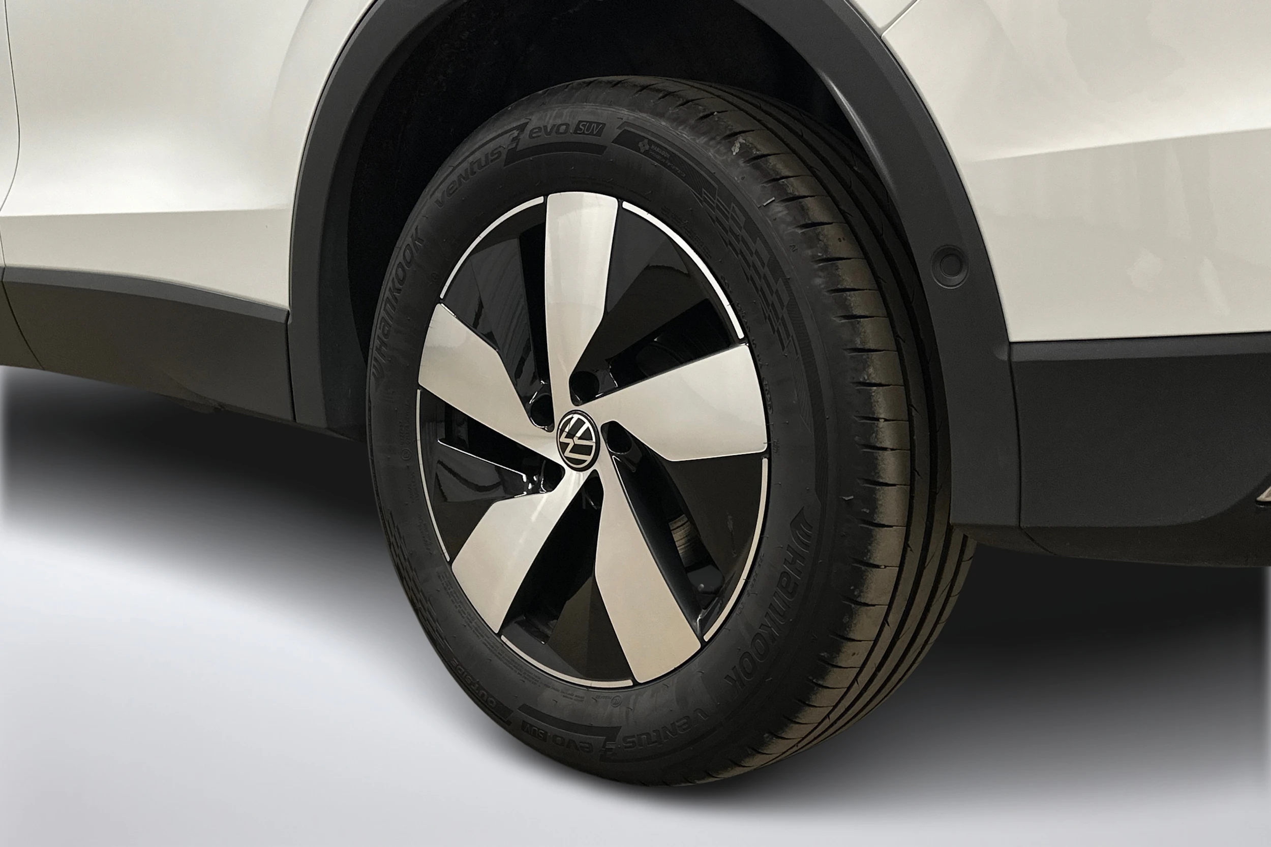 valkoinen Volkswagen Tiguan 2025 kuva 12.