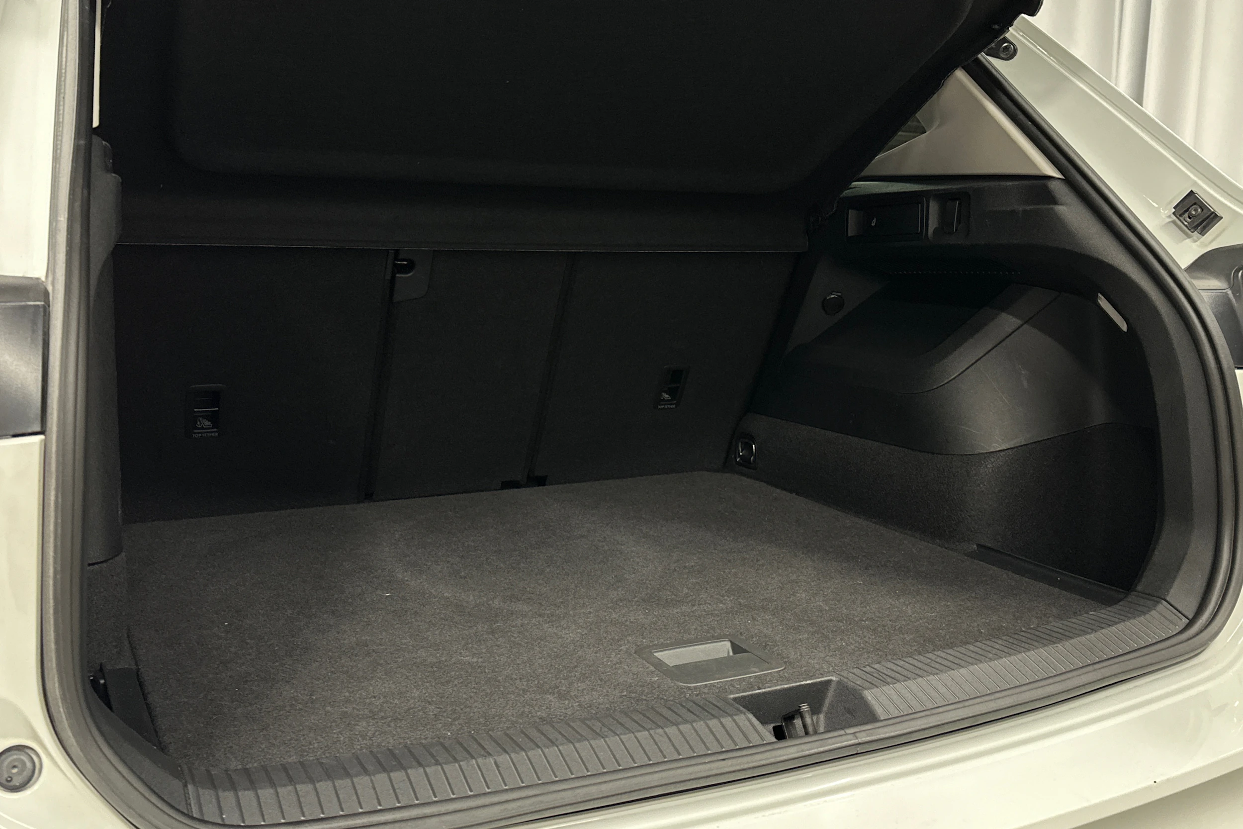 valkoinen Volkswagen Tiguan 2025 kuva 15.