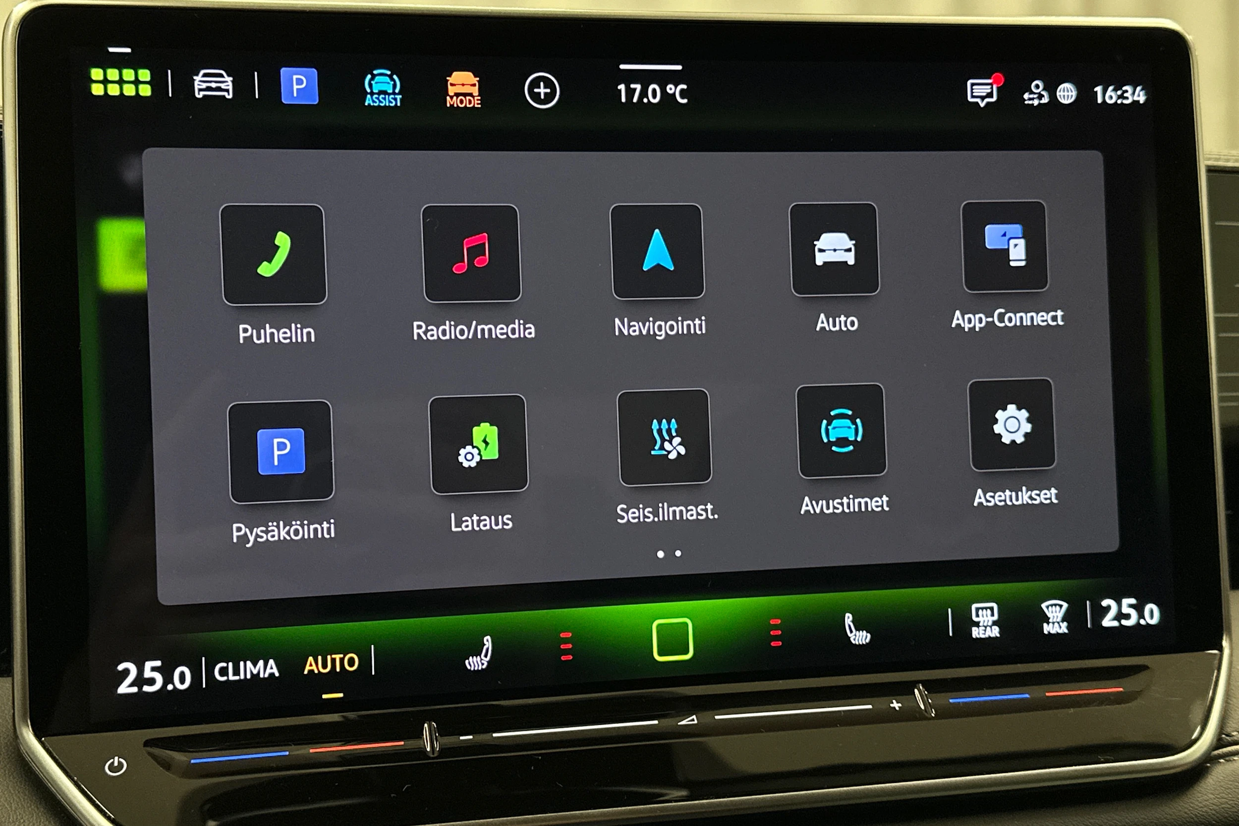 valkoinen Volkswagen Tiguan 2025 kuva 30.