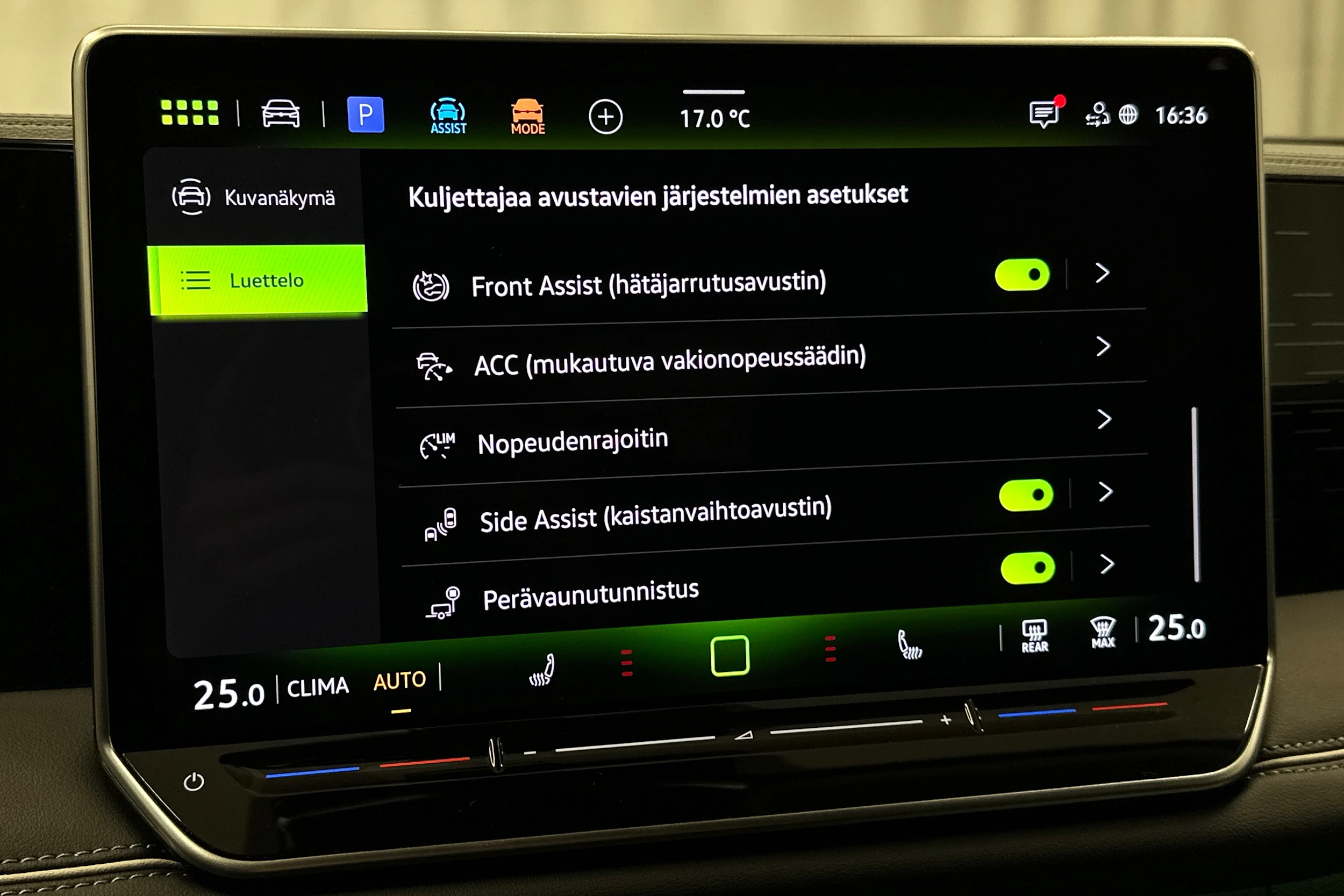 valkoinen Volkswagen Tiguan 2025 kuva 35.