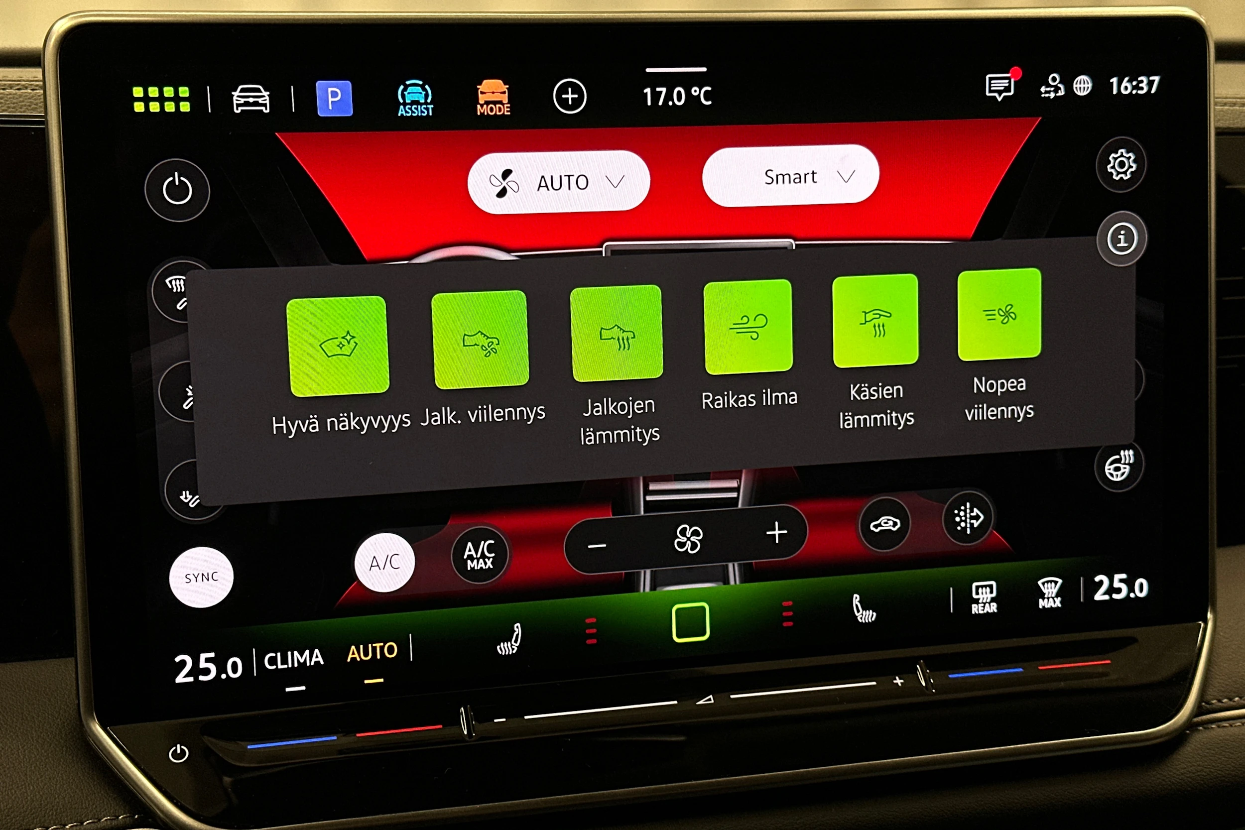 valkoinen Volkswagen Tiguan 2025 kuva 37.