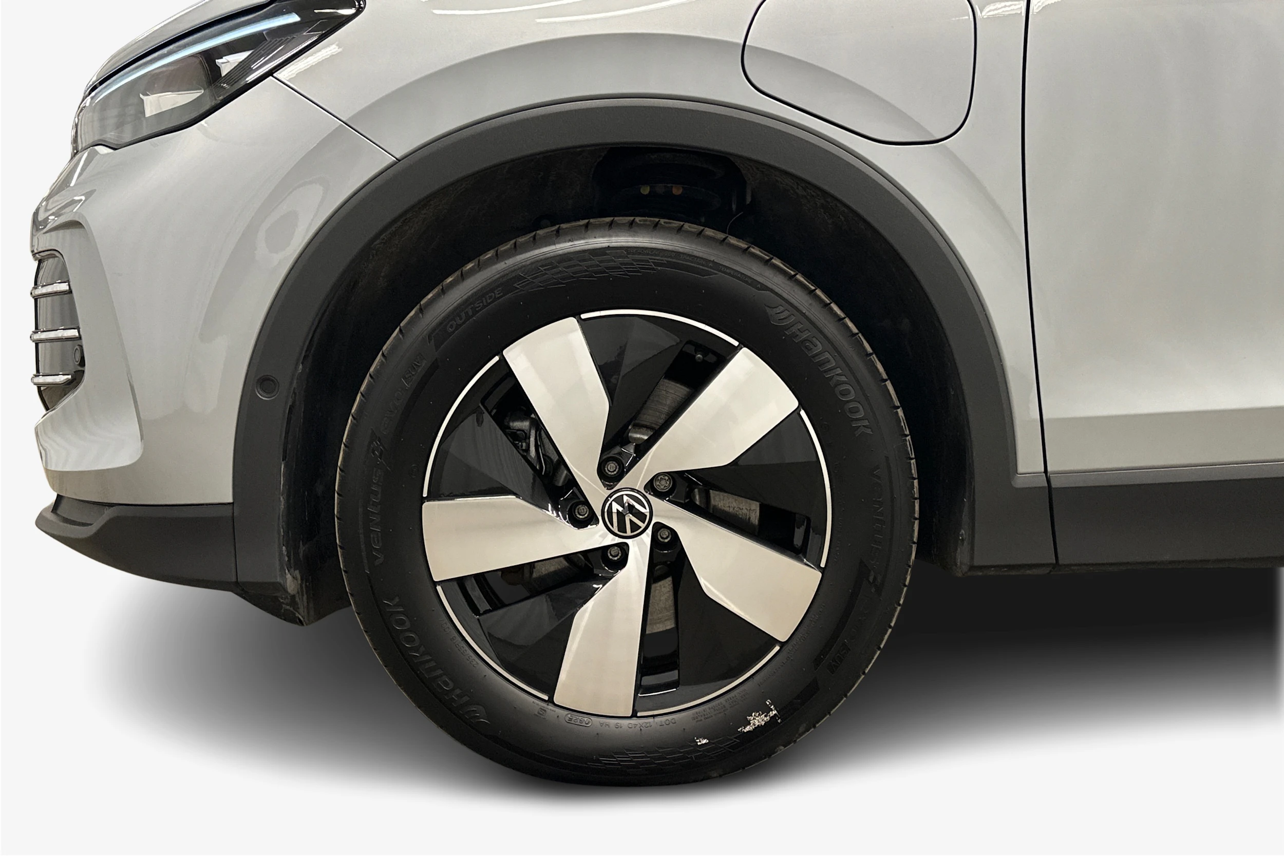 harmaa Volkswagen Tiguan 2025 kuva 9.