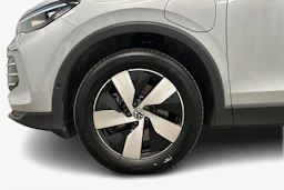 harmaa Volkswagen Tiguan 2025 kuva 9.