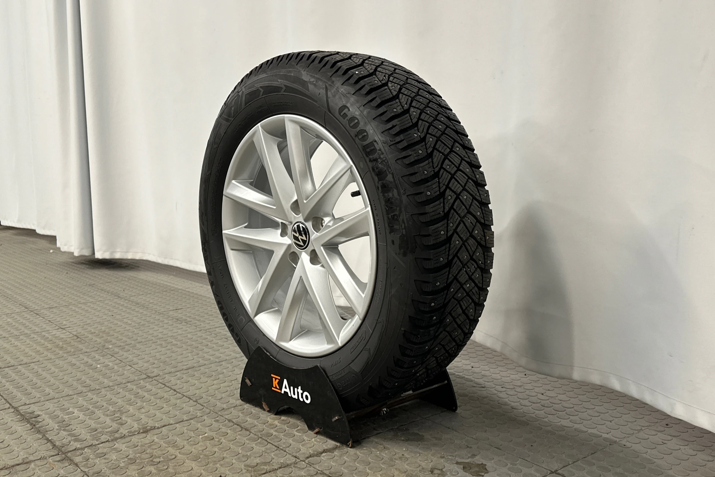 harmaa Volkswagen Tiguan 2025 kuva 10.