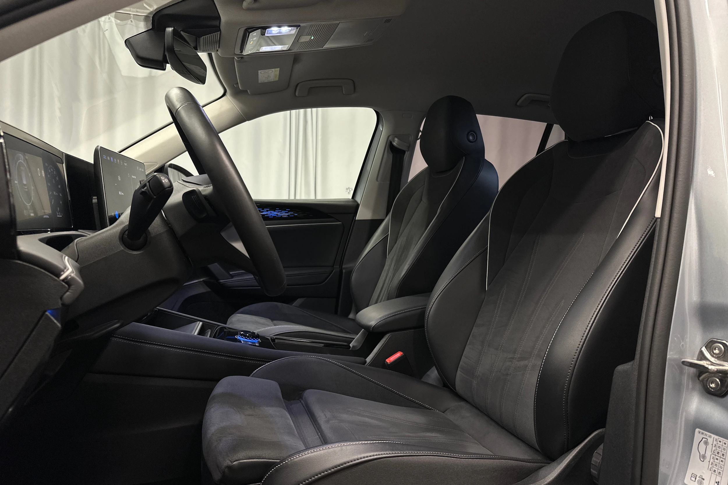 harmaa Volkswagen Tiguan 2025 kuva 14.