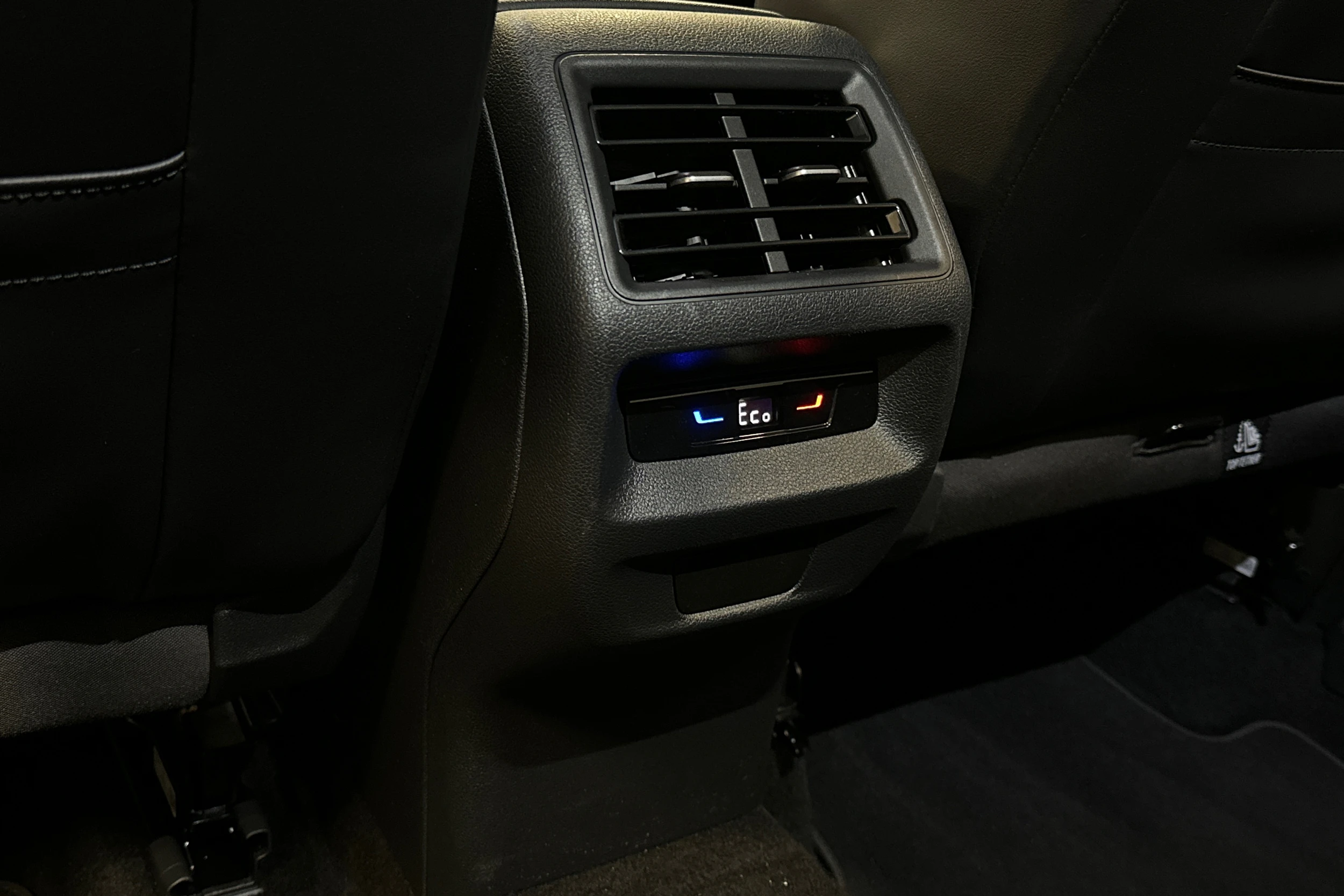 harmaa Volkswagen Tiguan 2025 kuva 34.