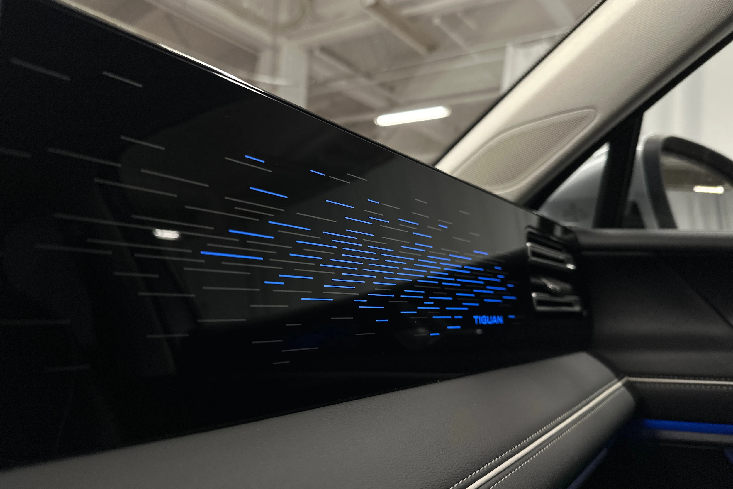 harmaa Volkswagen Tiguan 2025 kuva 35.