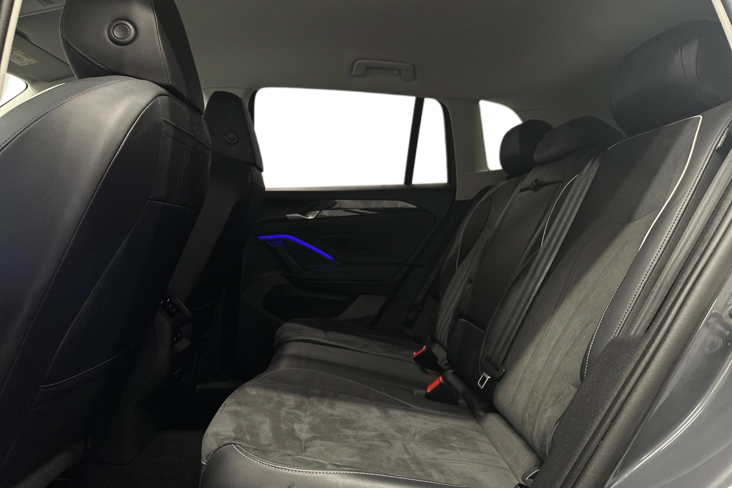 harmaa Volkswagen Tiguan 2025 kuva 8.