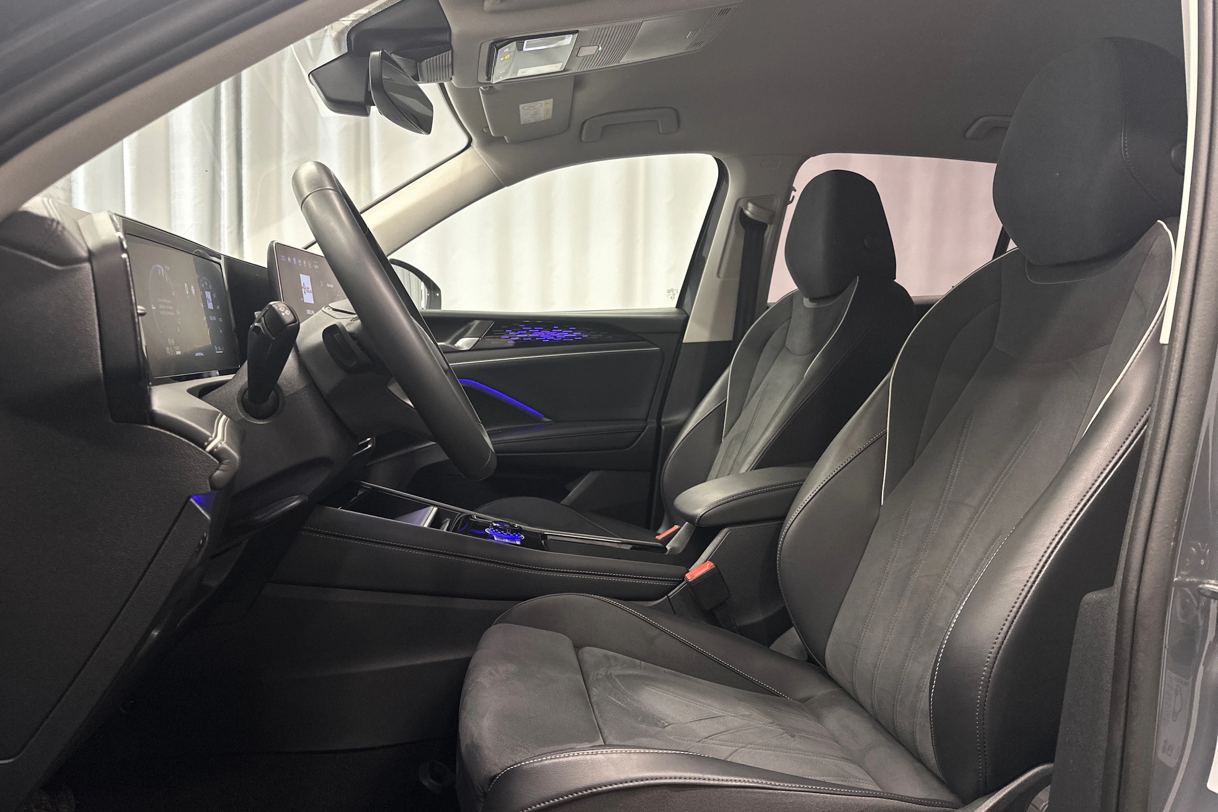 harmaa Volkswagen Tiguan 2025 kuva 15.