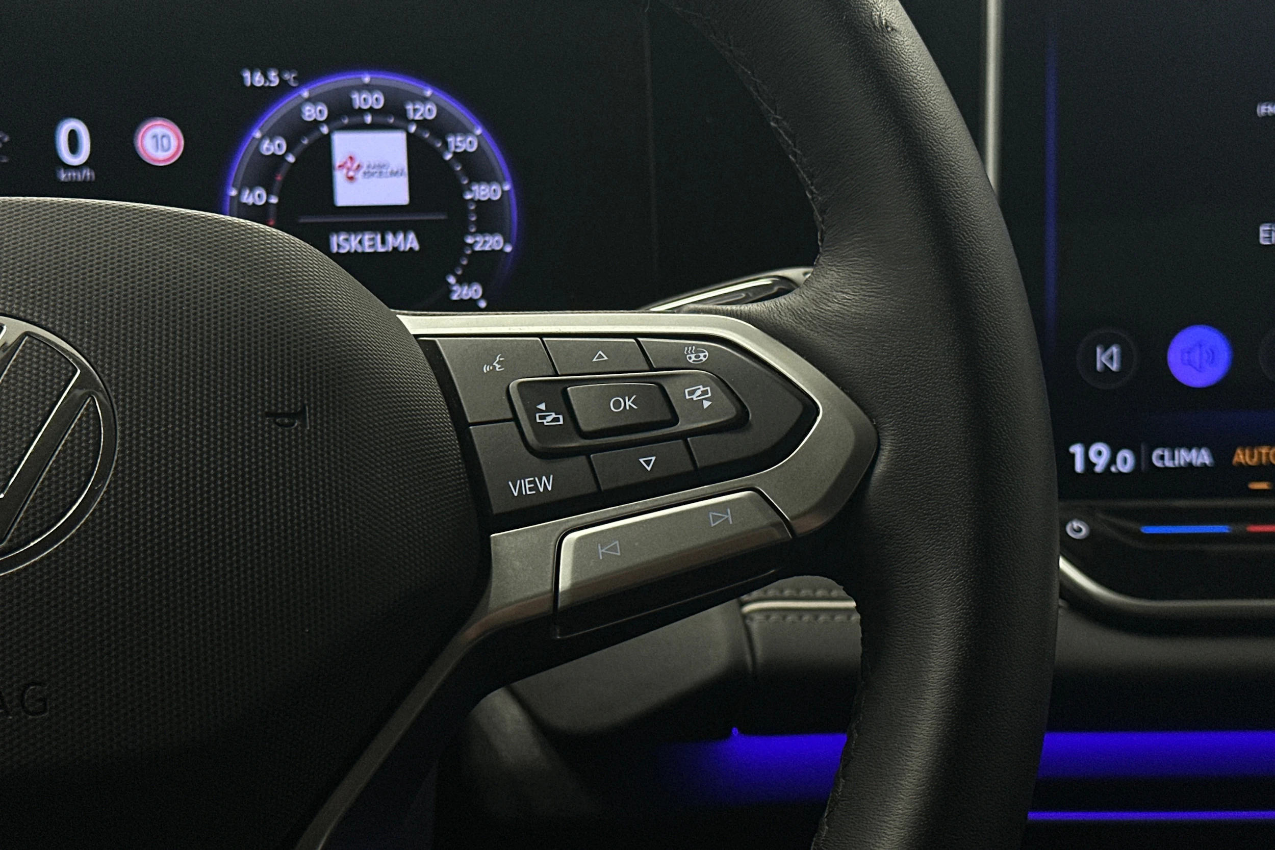 harmaa Volkswagen Tiguan 2025 kuva 18.