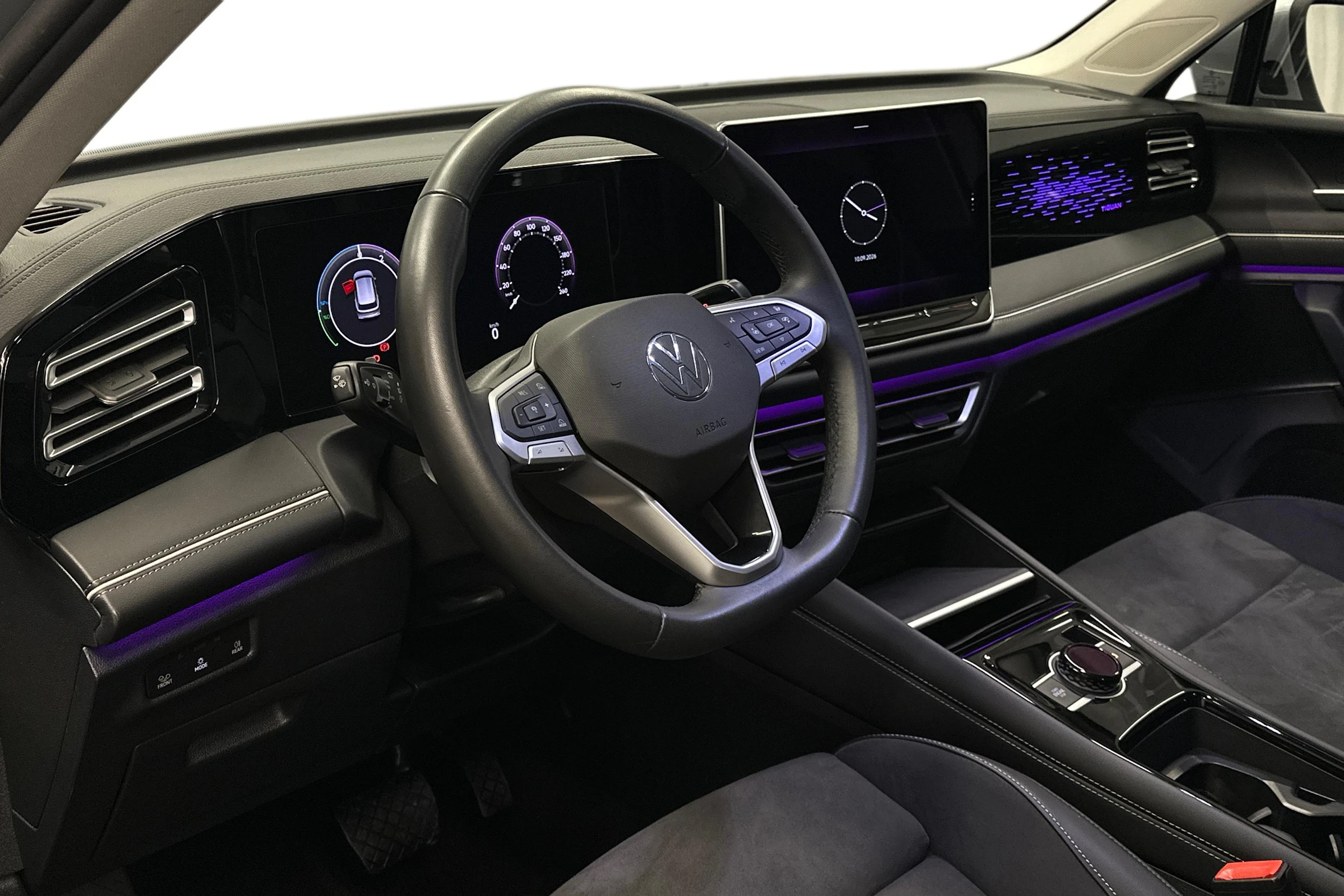 harmaa Volkswagen Tiguan 2025 kuva 6.